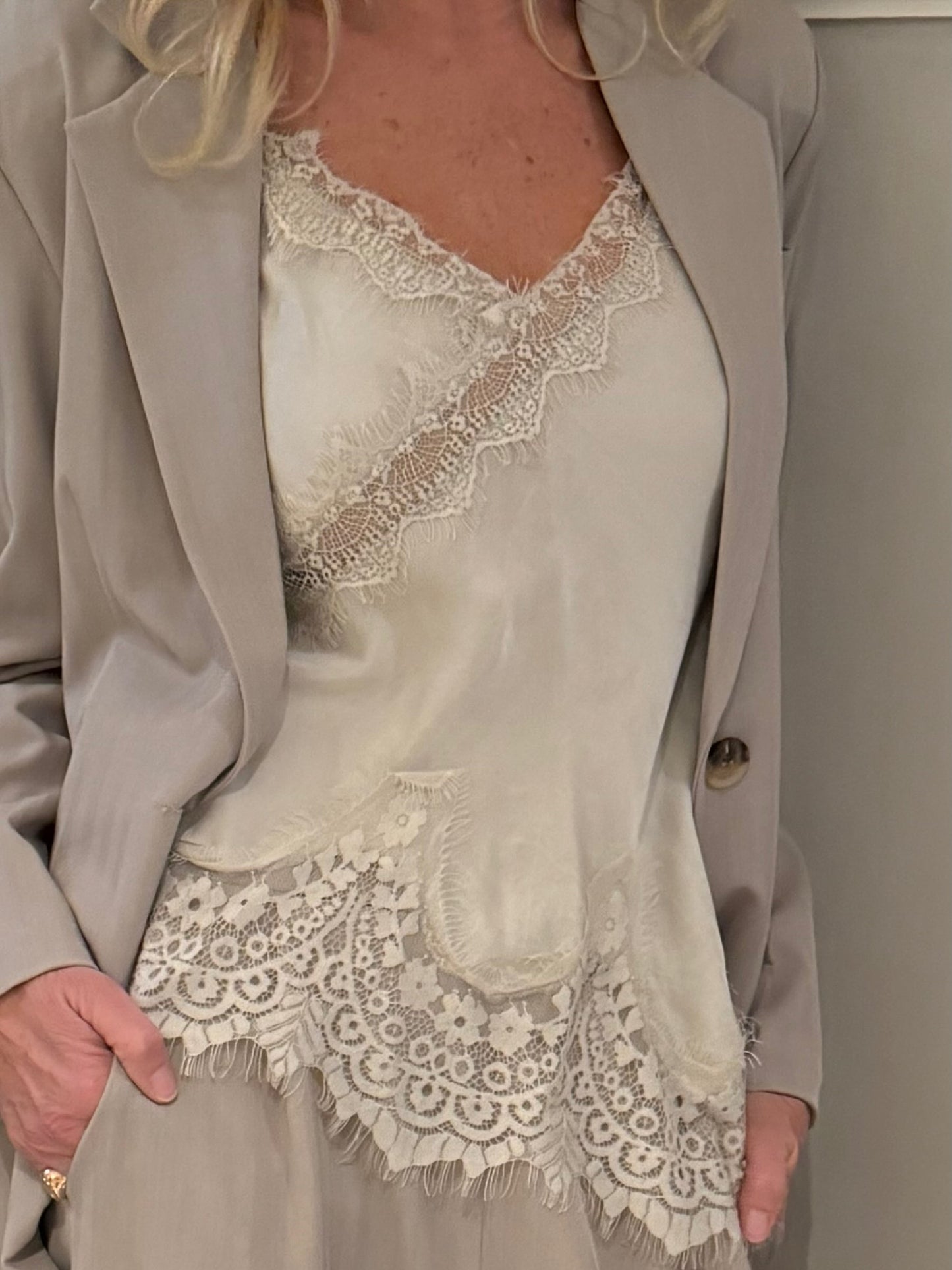 153684 | Marta du Château - Dream Beige