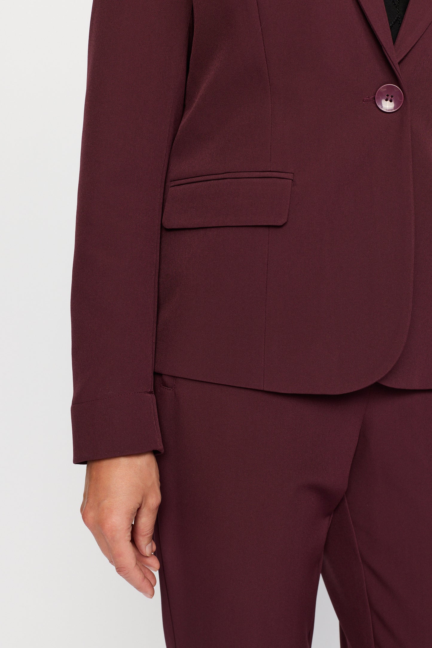 152616 | 2-Biz - Illie Bordeaux