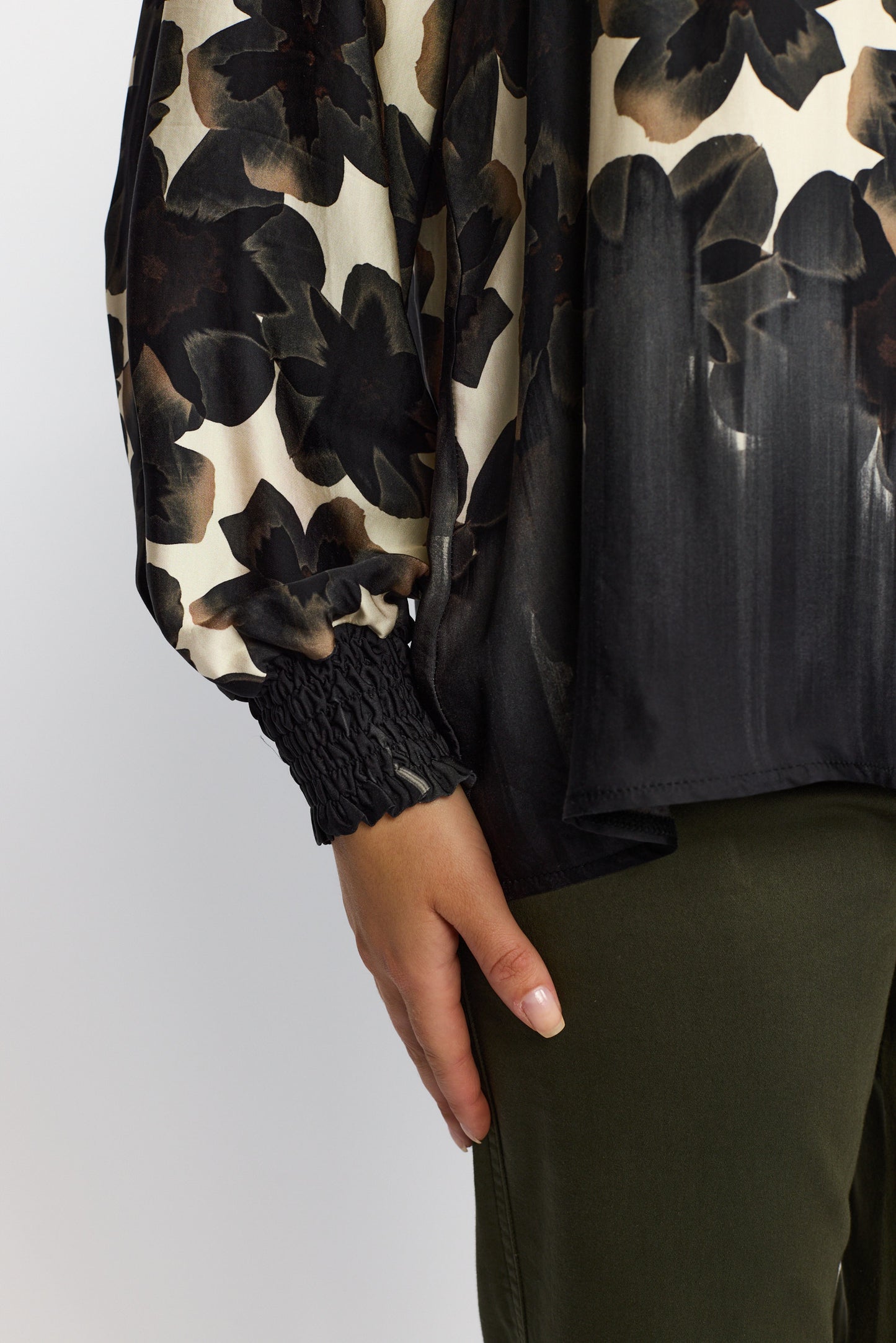 153258 | 2-Biz - Sole Sort mønstret