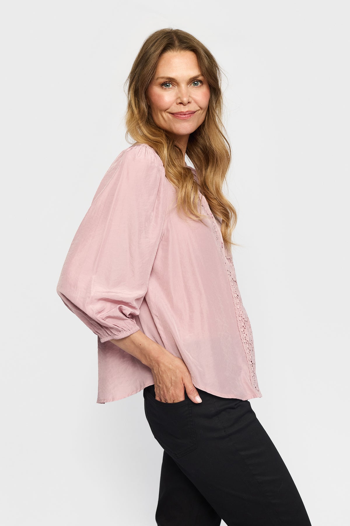156112 | 2-Biz - Karoline Rosa