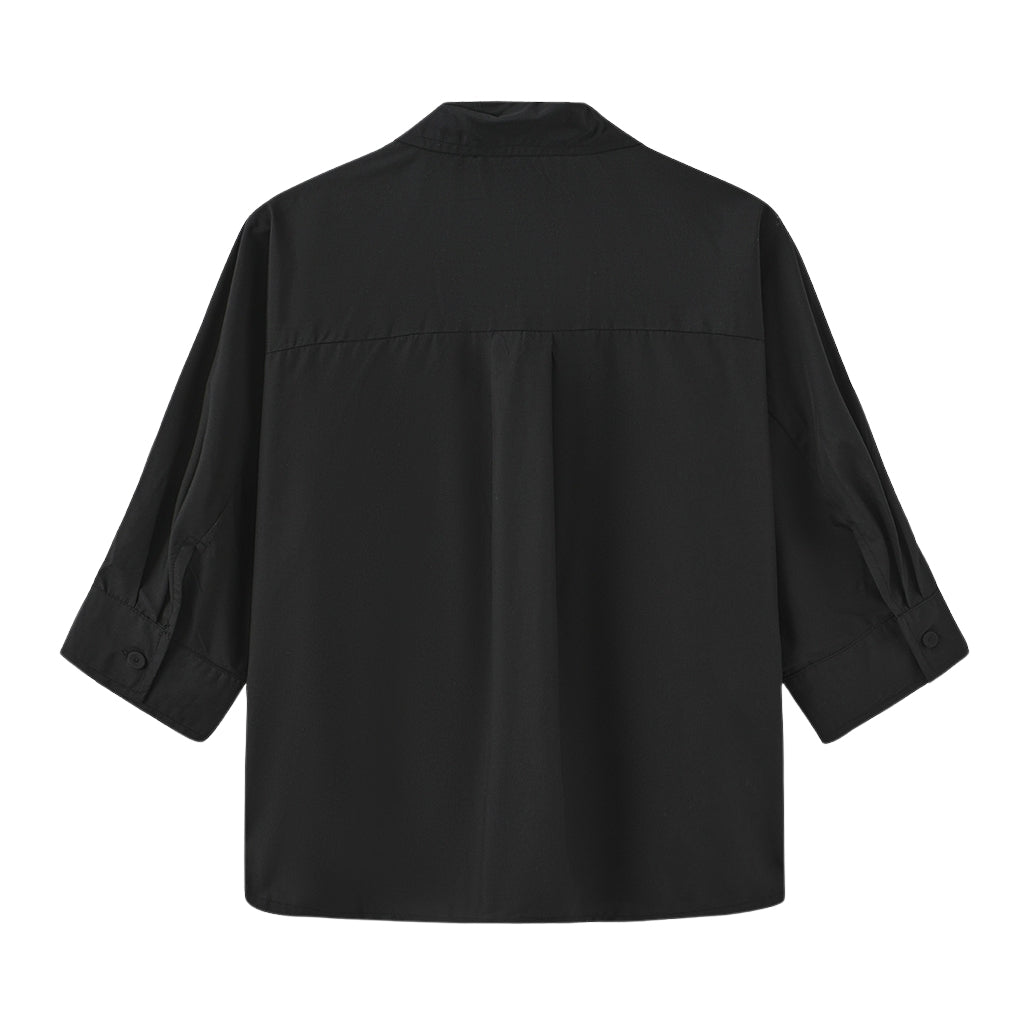 Bagfra set billede af en sort 156412 | Luxzuz – Zia Sort skjorte med knapper og trekvartærmer.