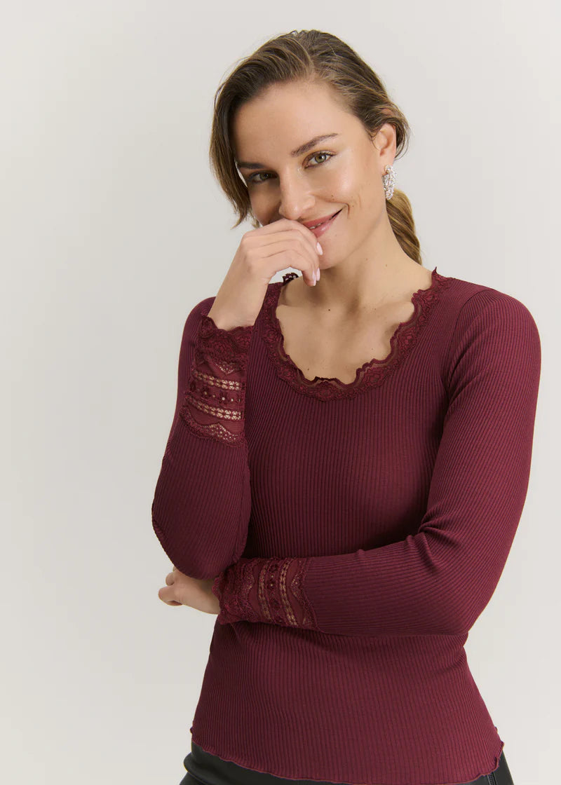 153239 | Rosemunde - Benita silk lace Bordeaux