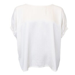  i Off-white. fra Black Colour