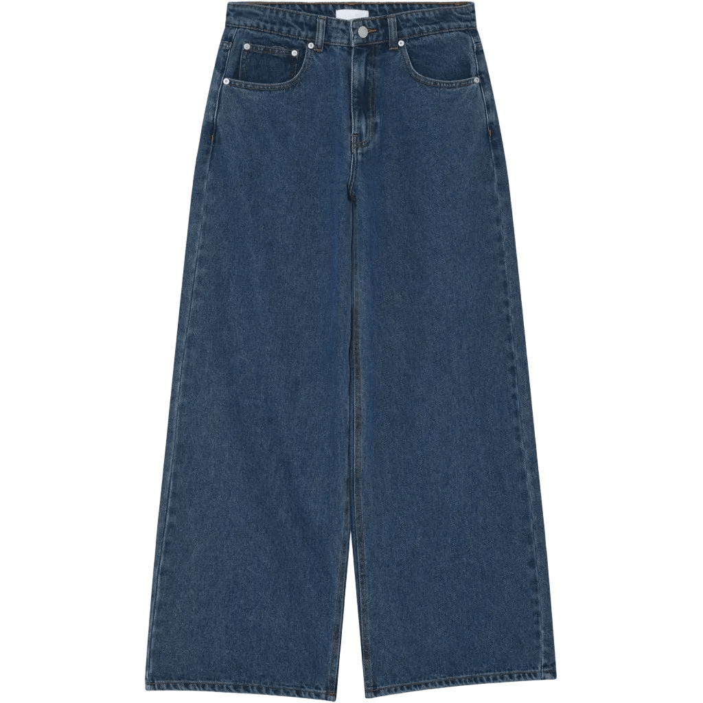 2NDDAY Roden Denim-jeans med brede ben i mellemblå farve, høj talje, knapper foran og lommer, lagt fladt på hvidt underlag.