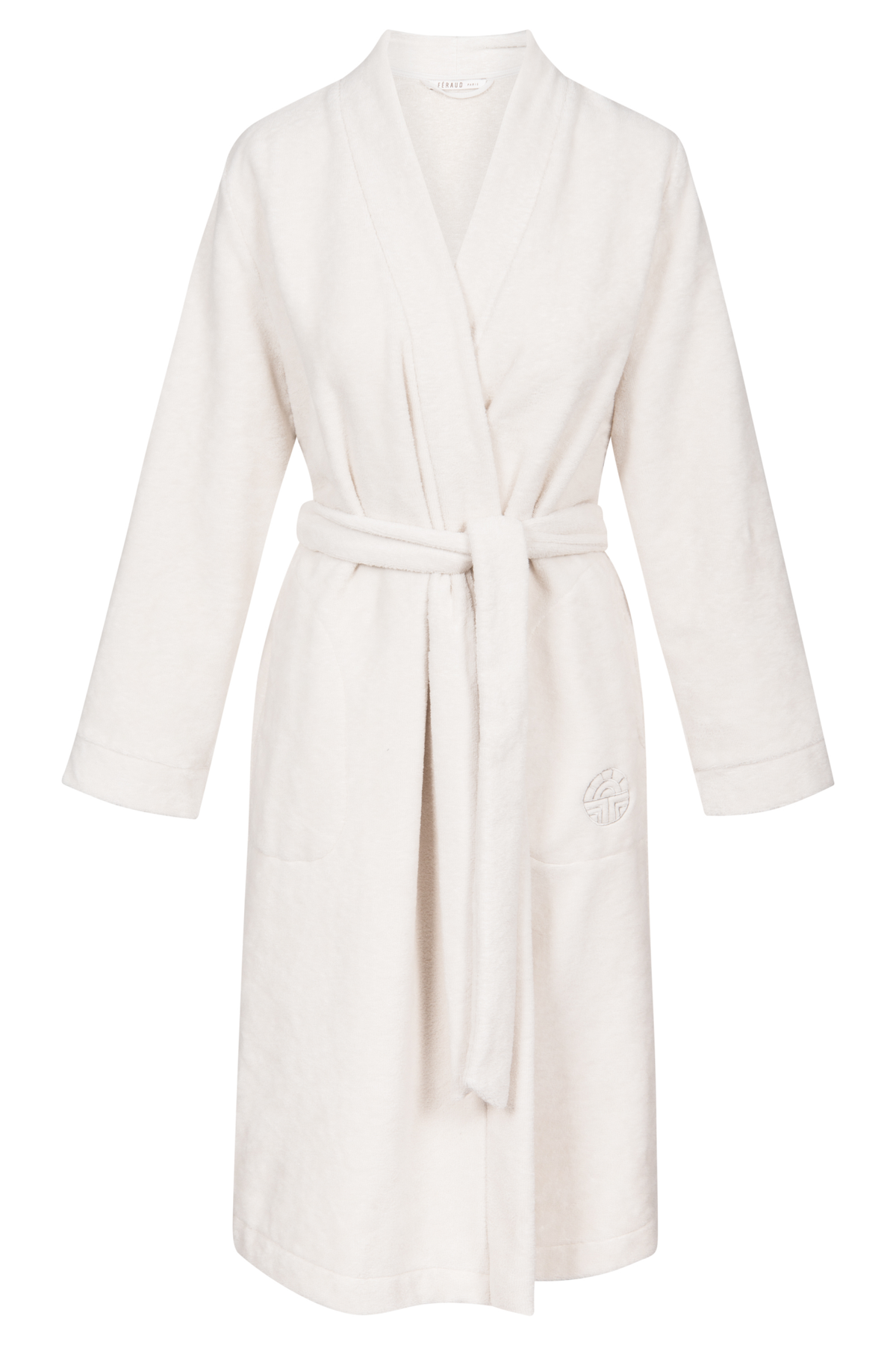 Feraud 156443 3887102 off-white morgenkåbe med bindebånd i taljen og broderede detaljer.
