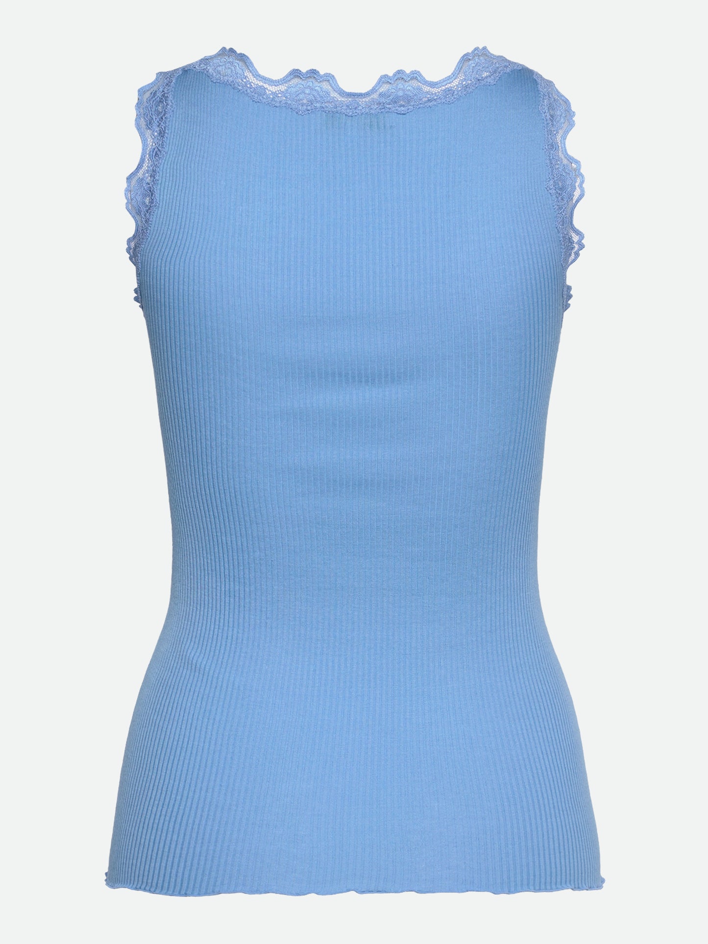 Bagsiden af lyseblå Rosemunde top