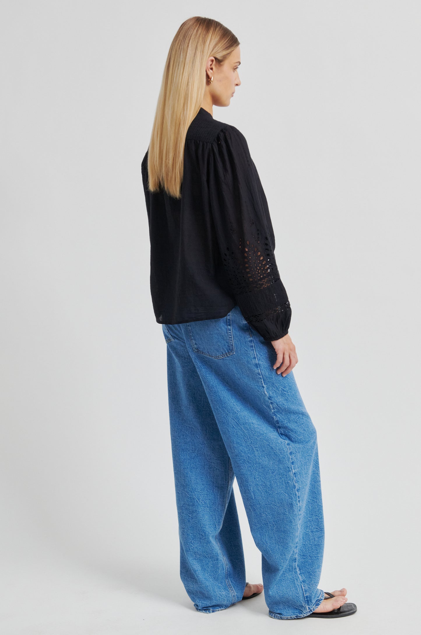 153593 | SECOND FEMALE - Camil Sort