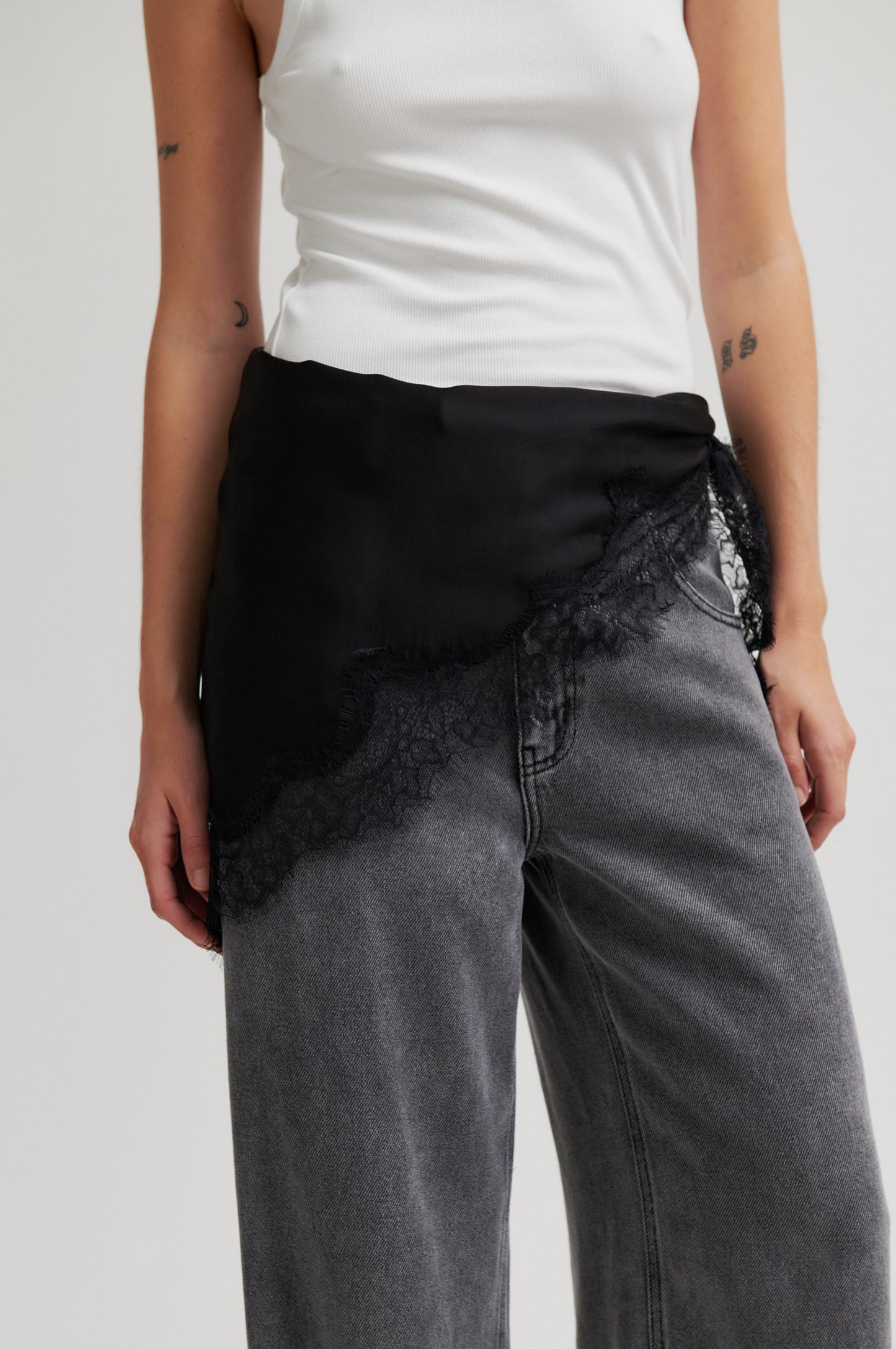 153250 | SECOND FEMALE - Lacia Sort