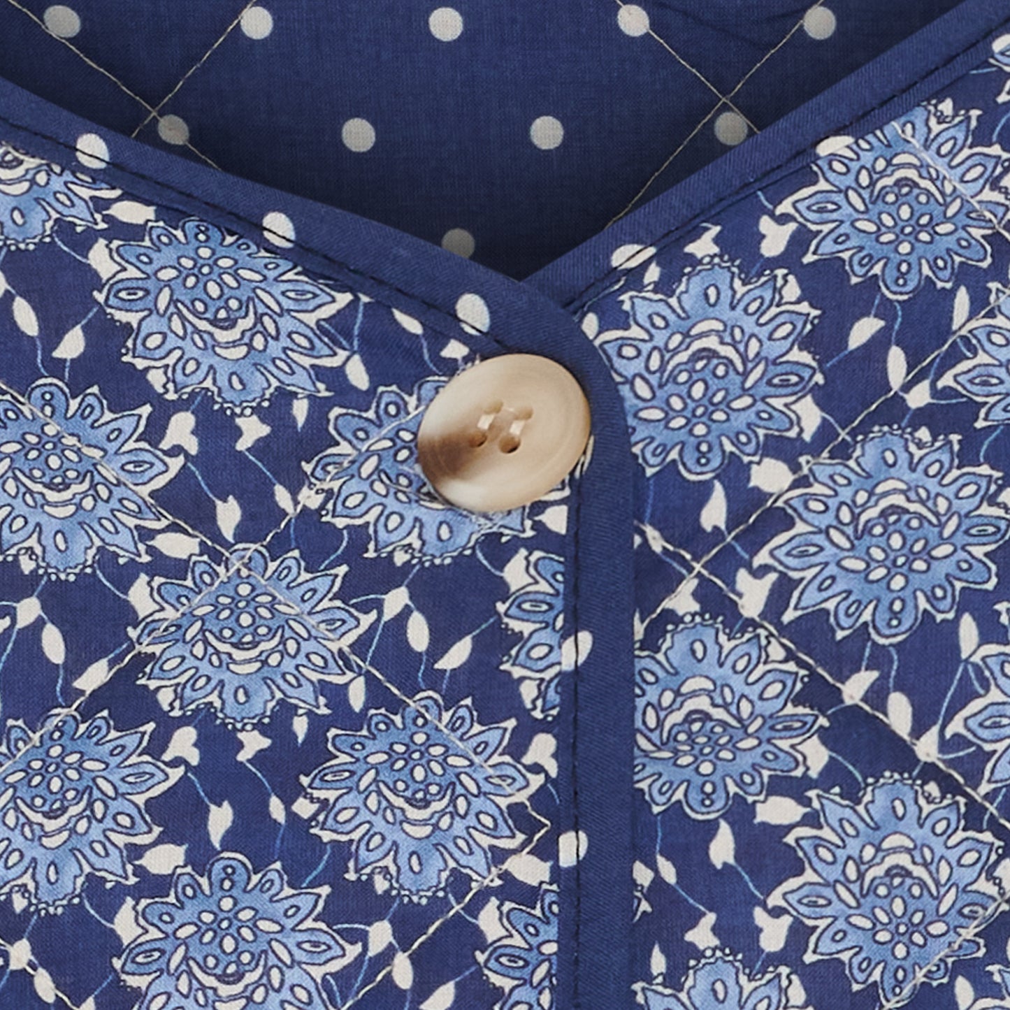 153718 | Marta du Château - Avril Blå