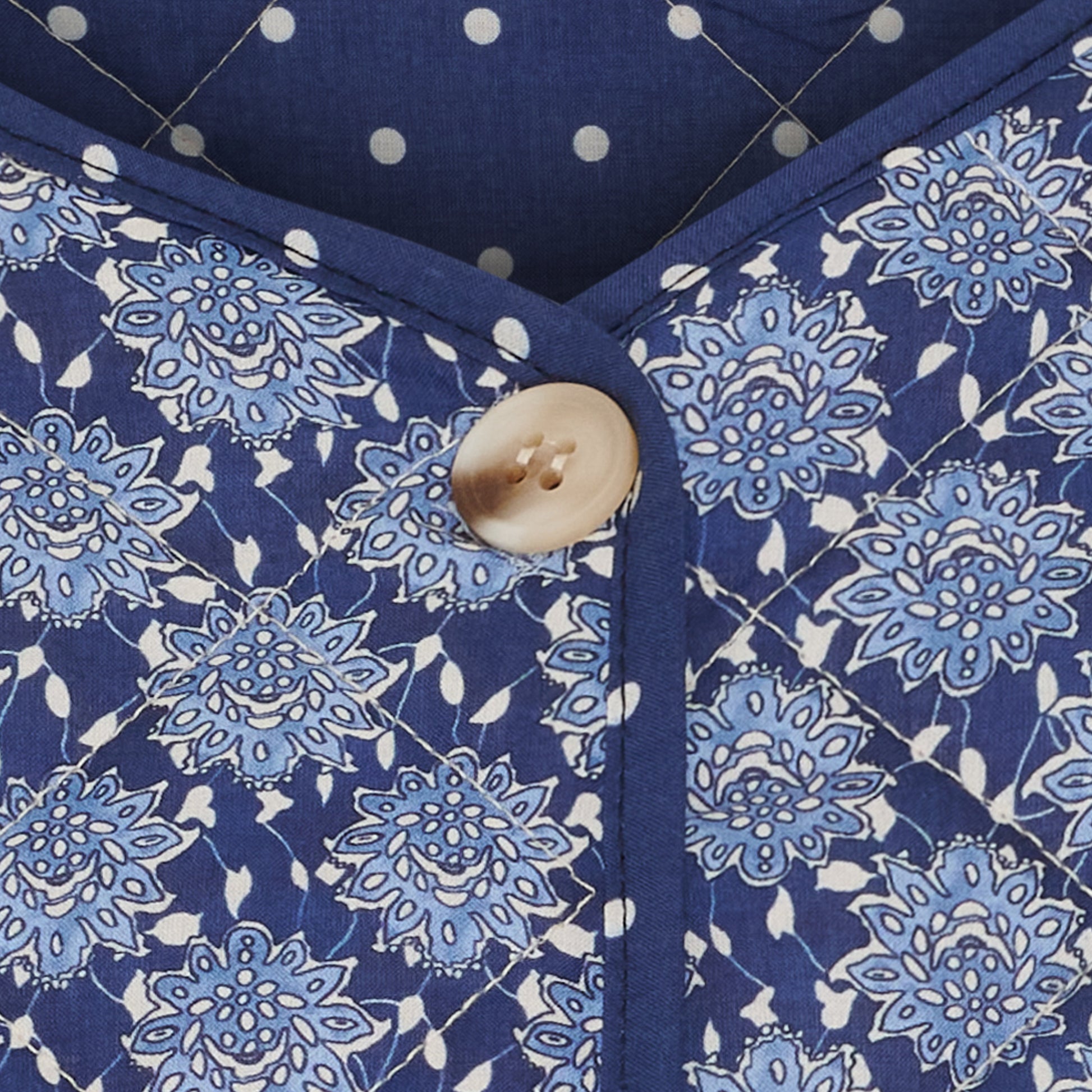 153718 | Marta du Château - Avril Blå