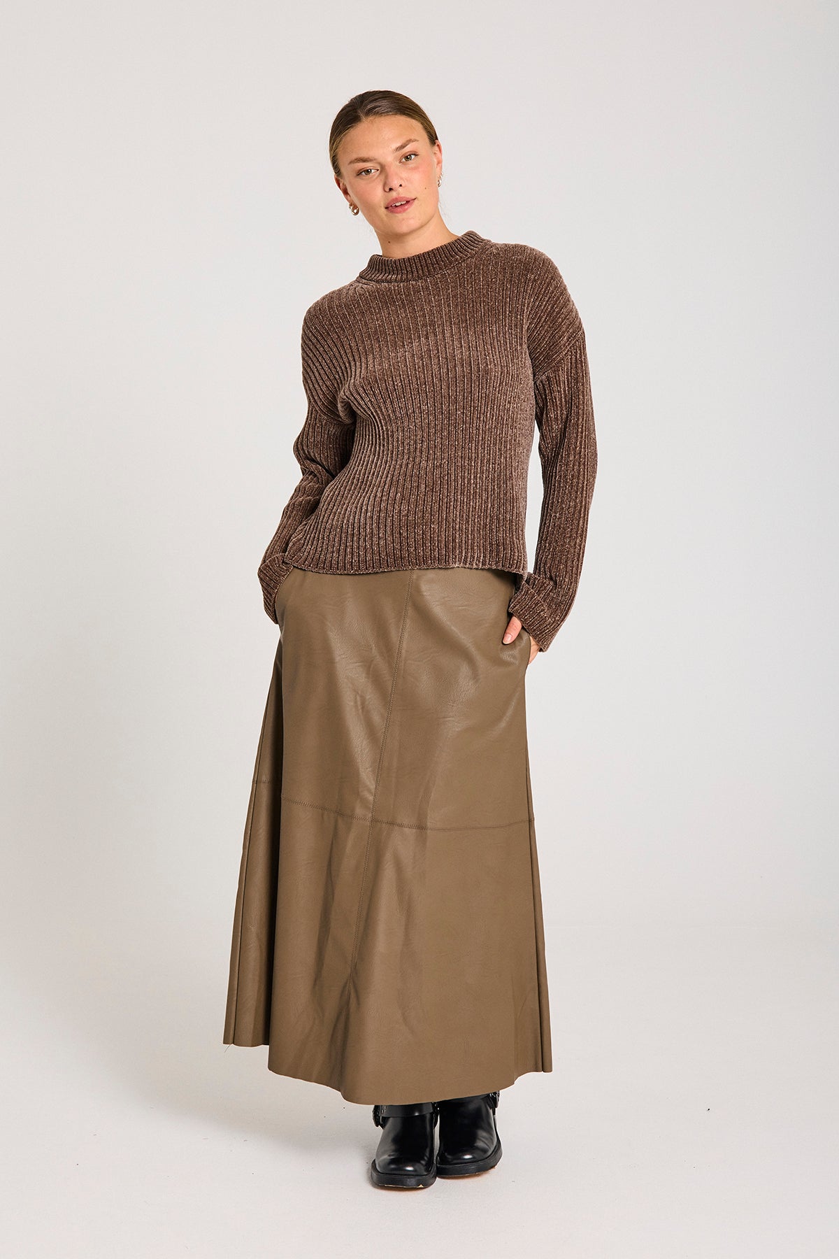 152590 | Freequent - Harley Gråbrun