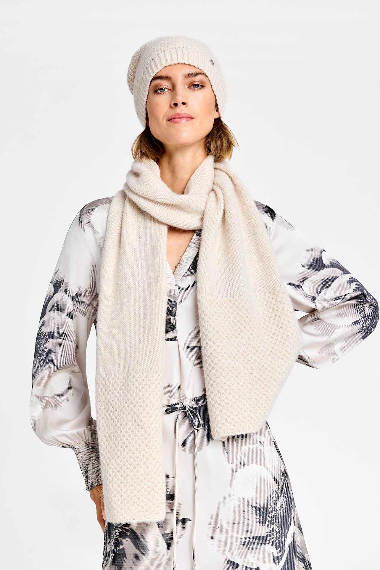 153100 | Gustav - Edona Off white