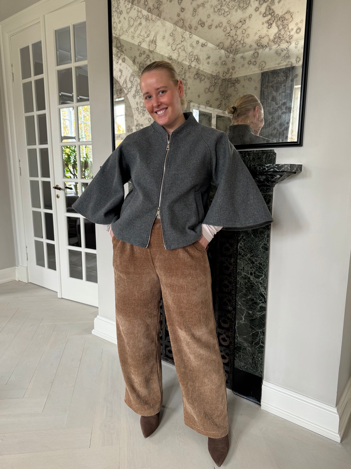 153337 | Marta du Château - Pia Mørkegrå