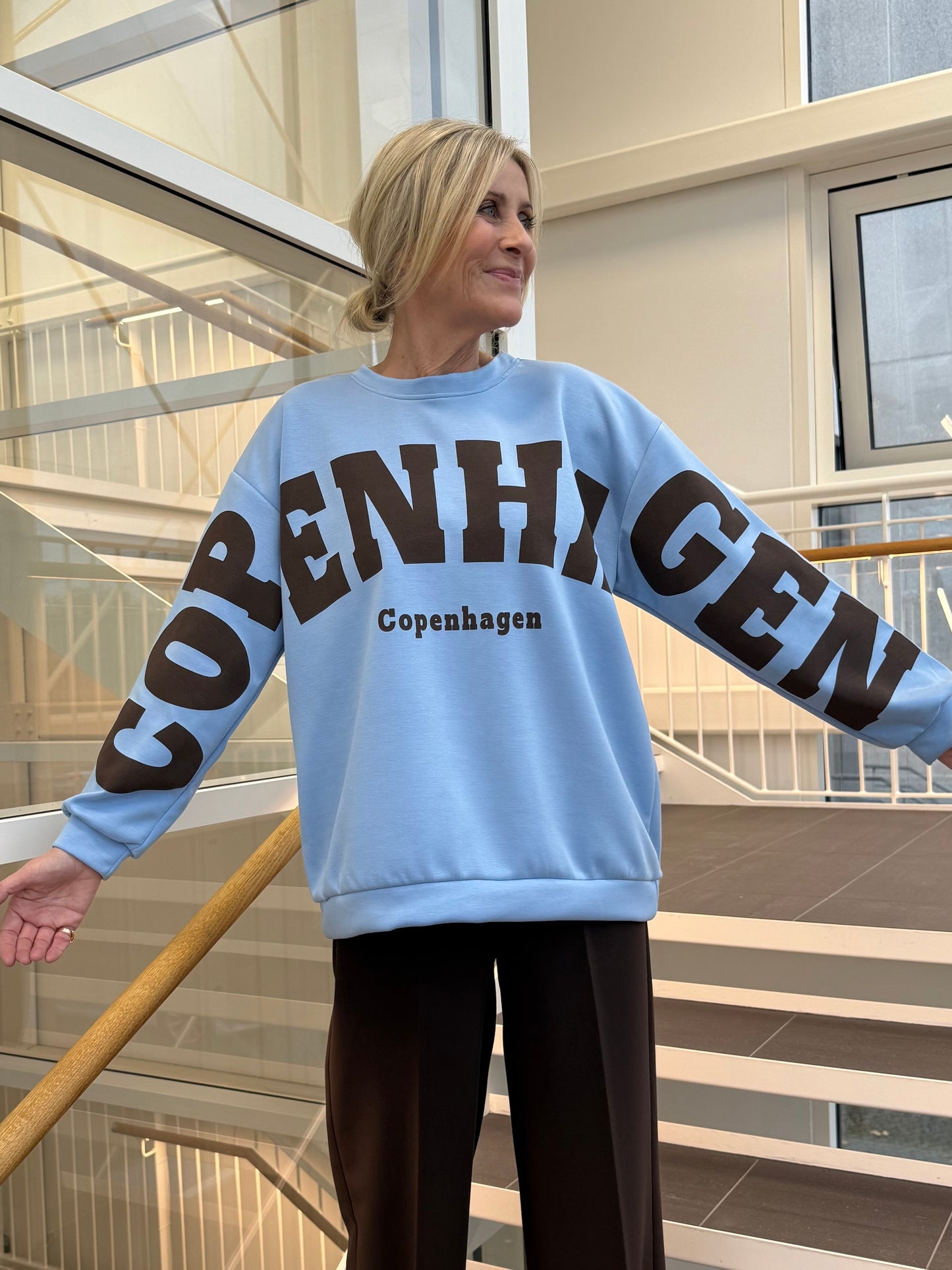 153361 | Marta du Château - Hibiscus Lyseblå