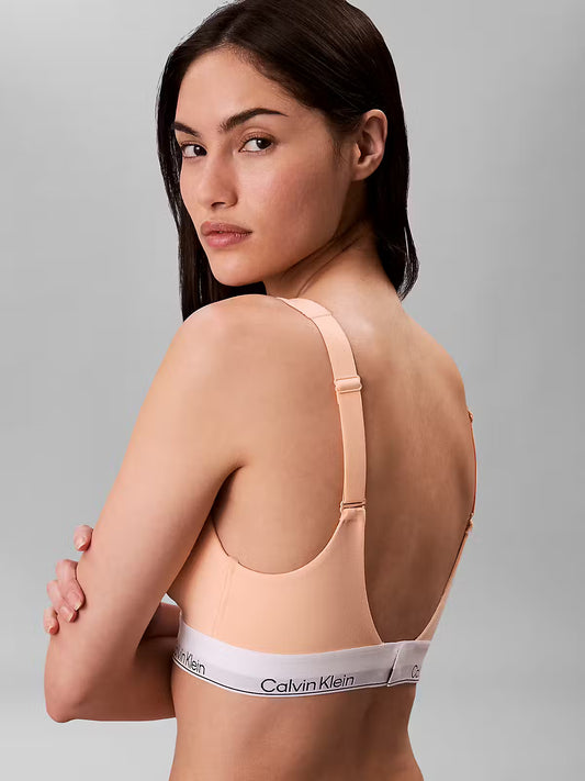  i Fersken fra Calvin Klein