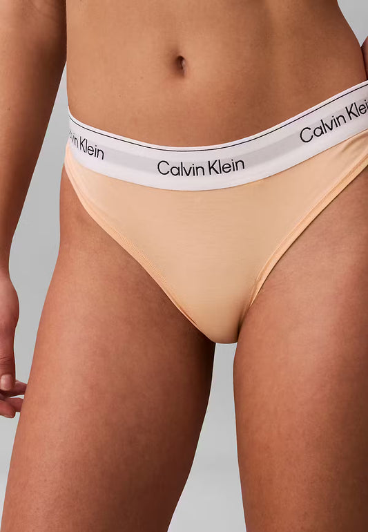  i Fersken fra Calvin Klein