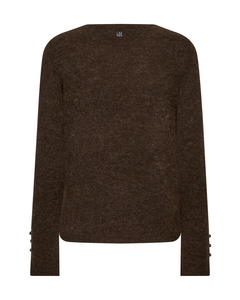 Mørkebrun 156299 | MOS MOSH – MMMape Sophia langærmet sweater med knapper ved manchetterne og logo ved halsudskæringen.