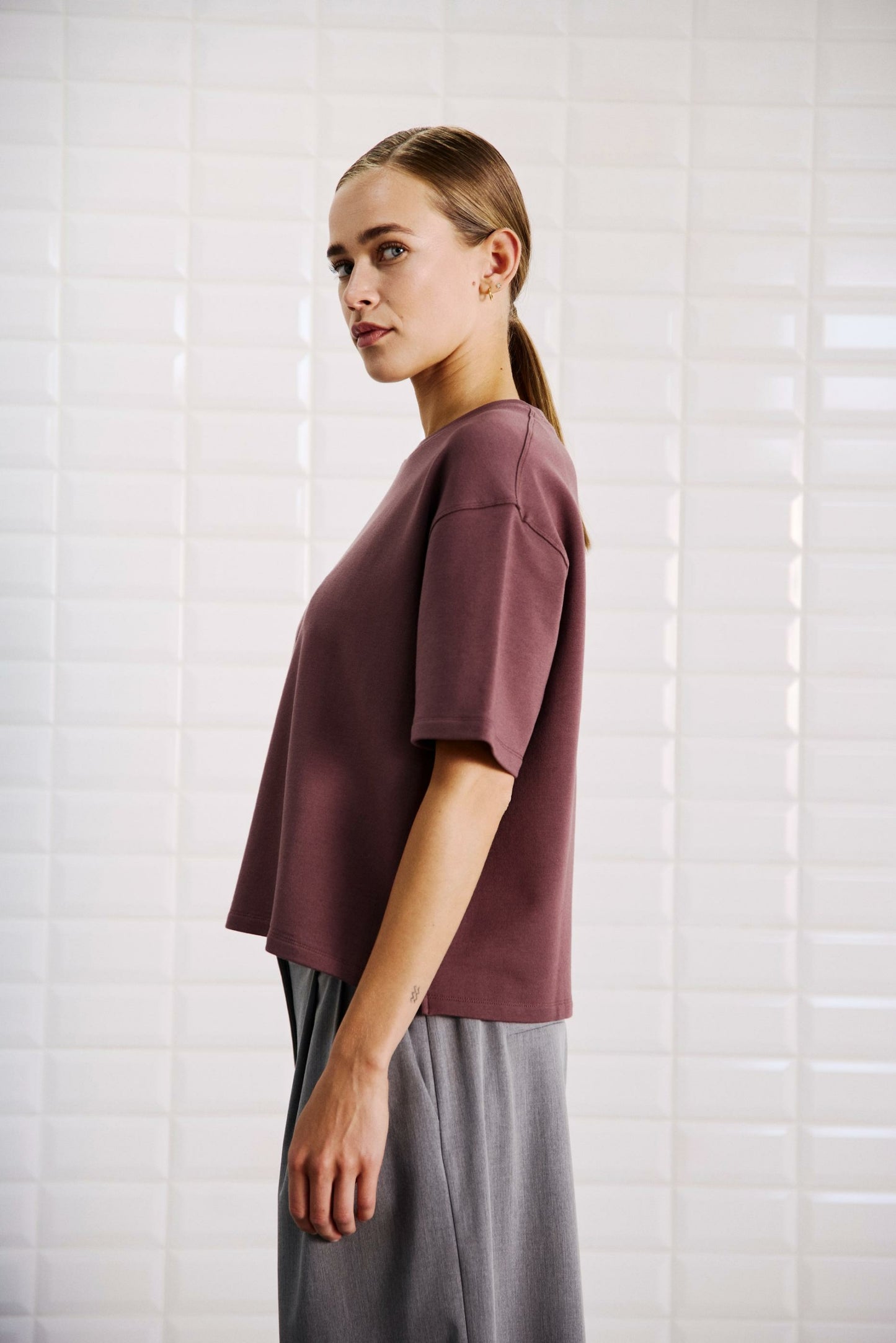 153536 | WithBlack - Tindra Brun