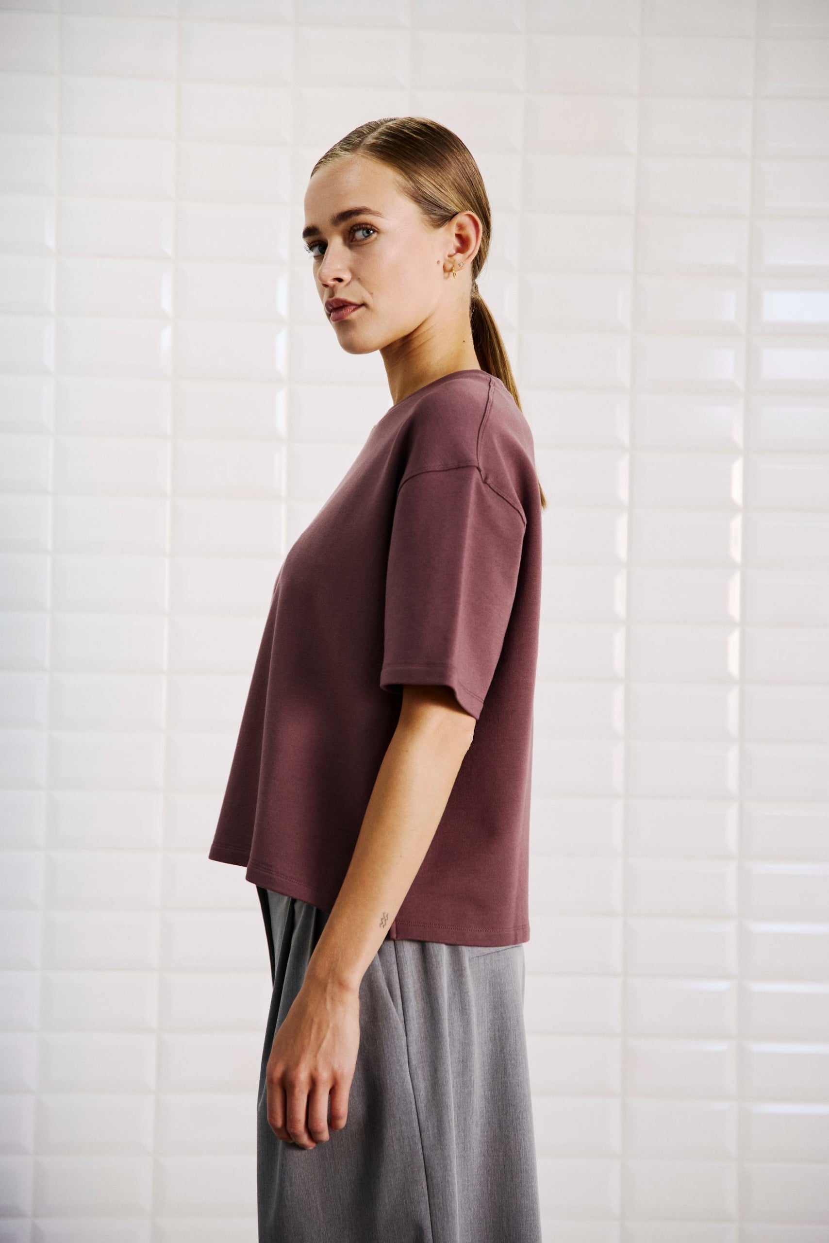 153536 | WithBlack - Tindra Brun