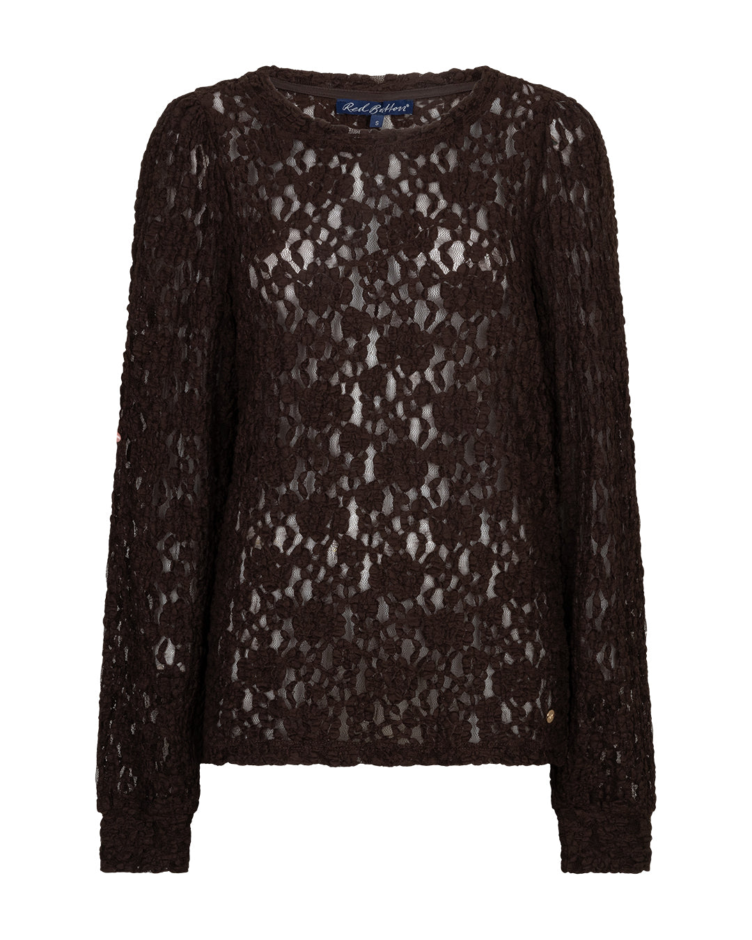 Red Button „Lace Mørkebrun“ – langærmet, gennemsigtig, mørkebrun bluse i blonder med blomstermønster på hvid baggrund.