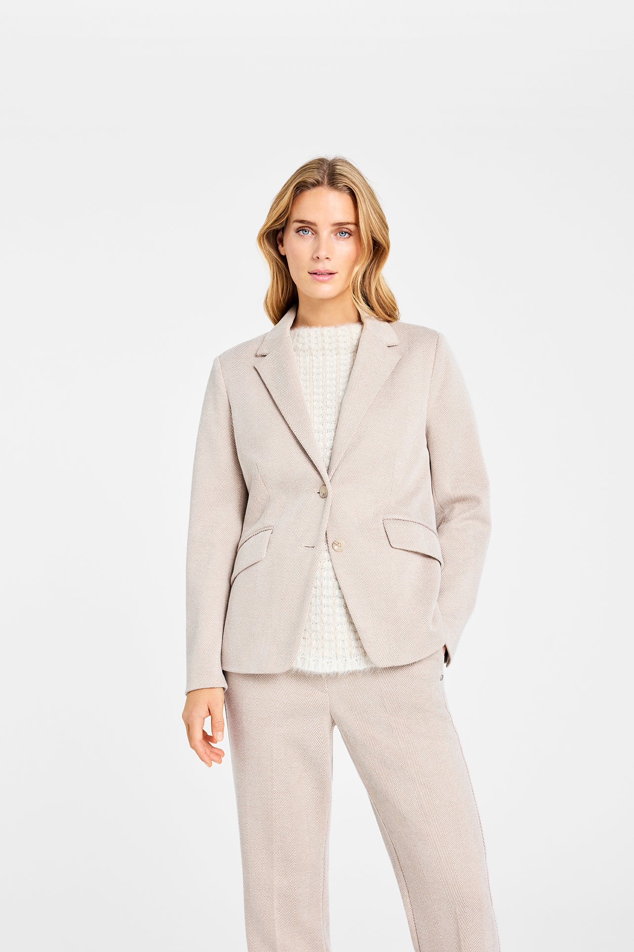 153584 | Gustav - Stacie Sand