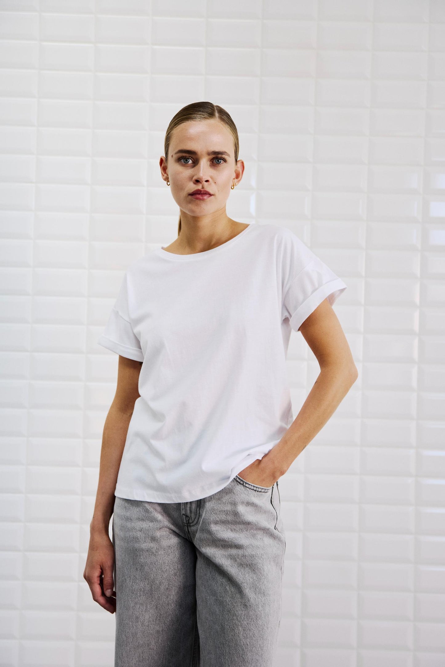 153539 | WithBlack - Corri Hvid