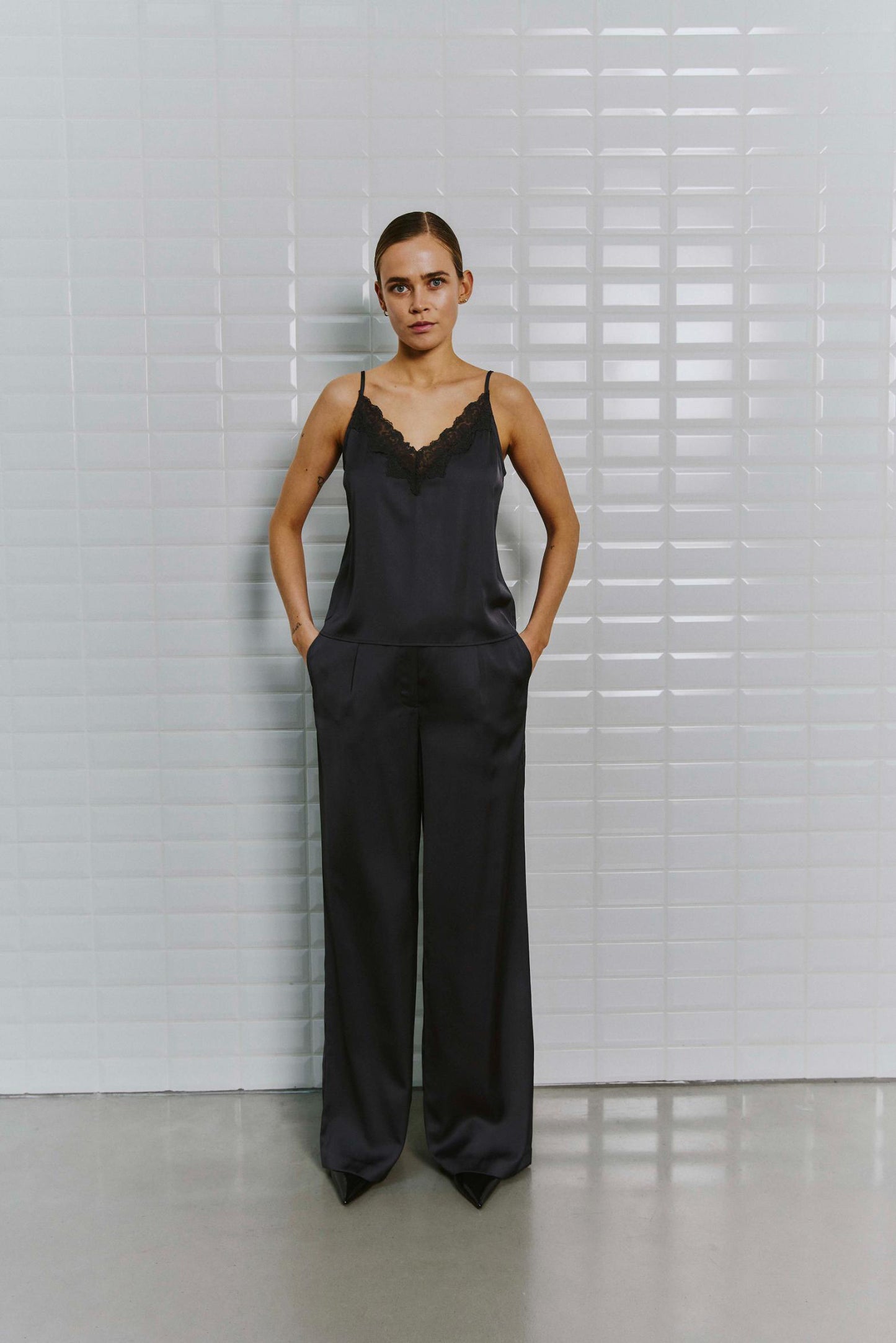 153199 | WithBlack - Dagmar Mørkegrå