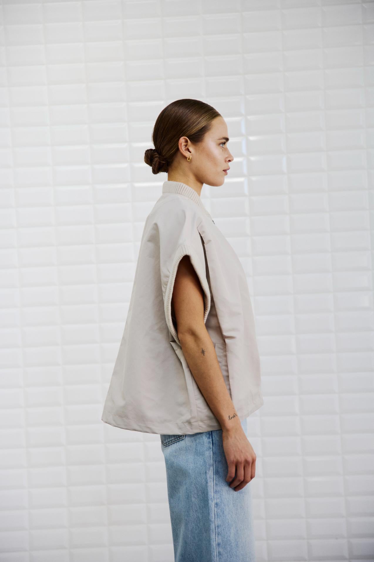 153553 | WithBlack - Imperial Beige