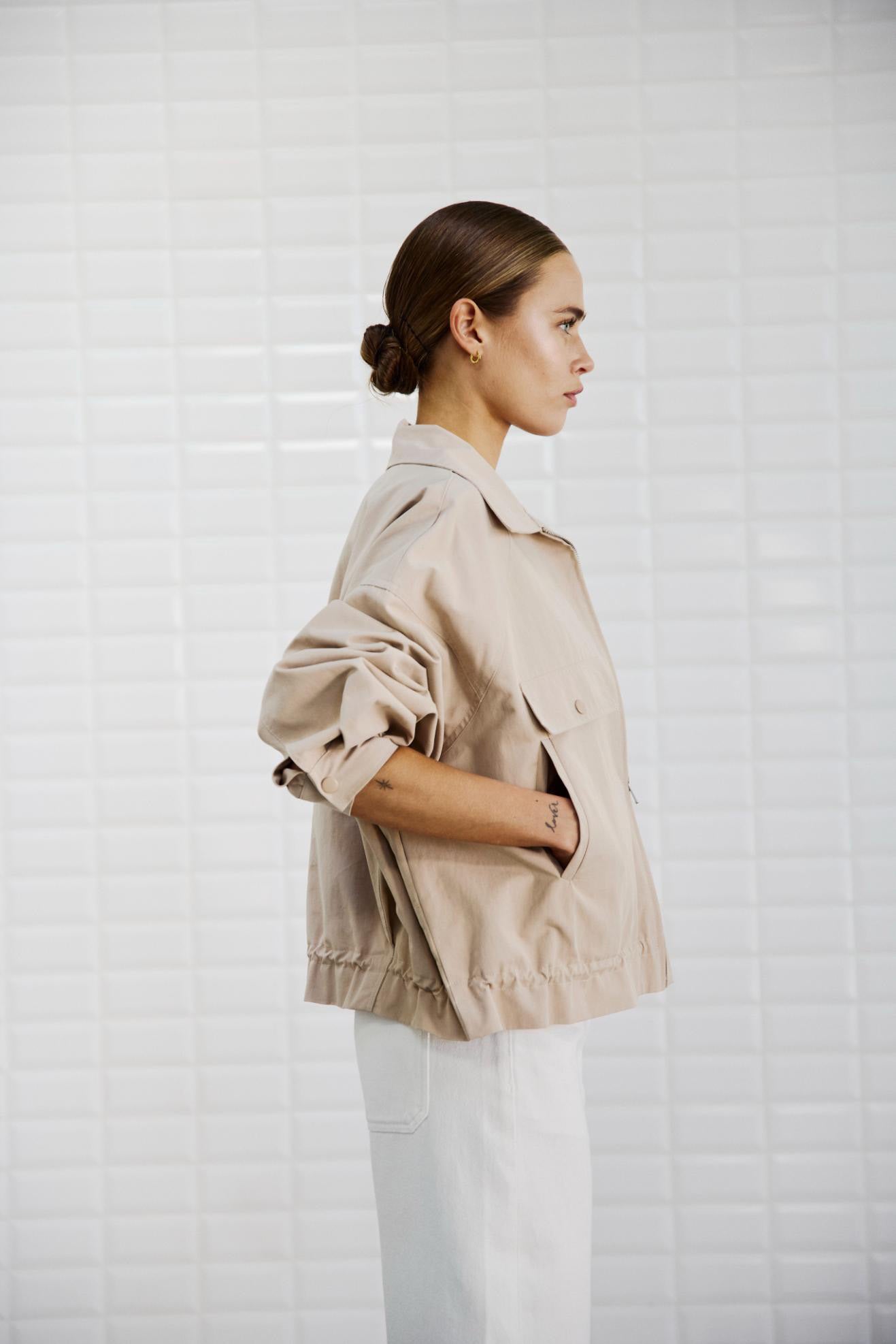 153609 | WithBlack - Lydia Sand