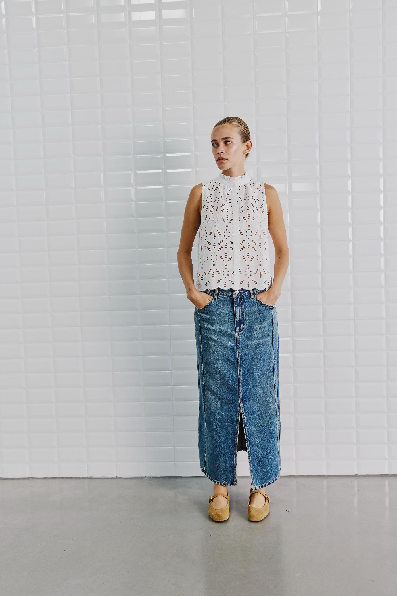 154514 | WithBlack - Marit Hvid