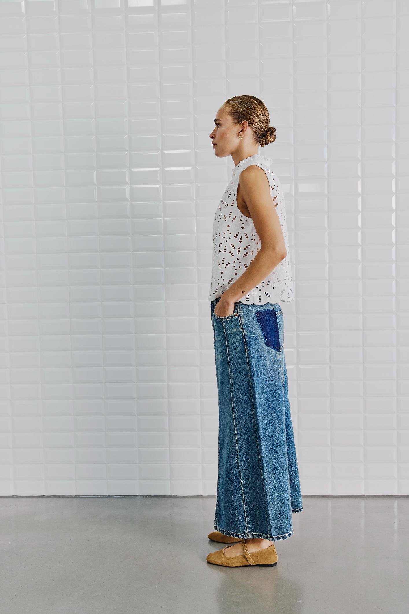 154514 | WithBlack - Marit Hvid