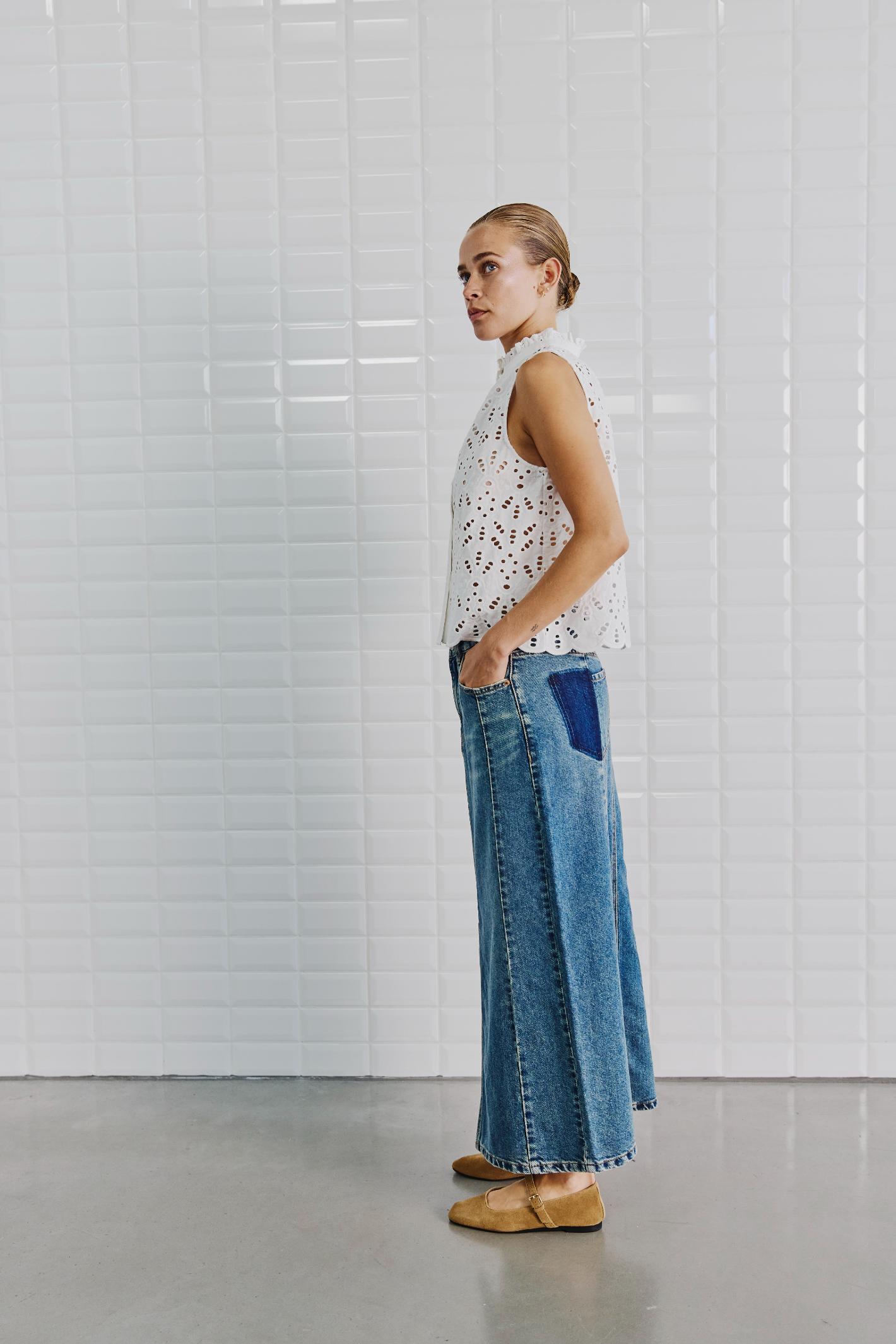 154514 | WithBlack - Marit Hvid