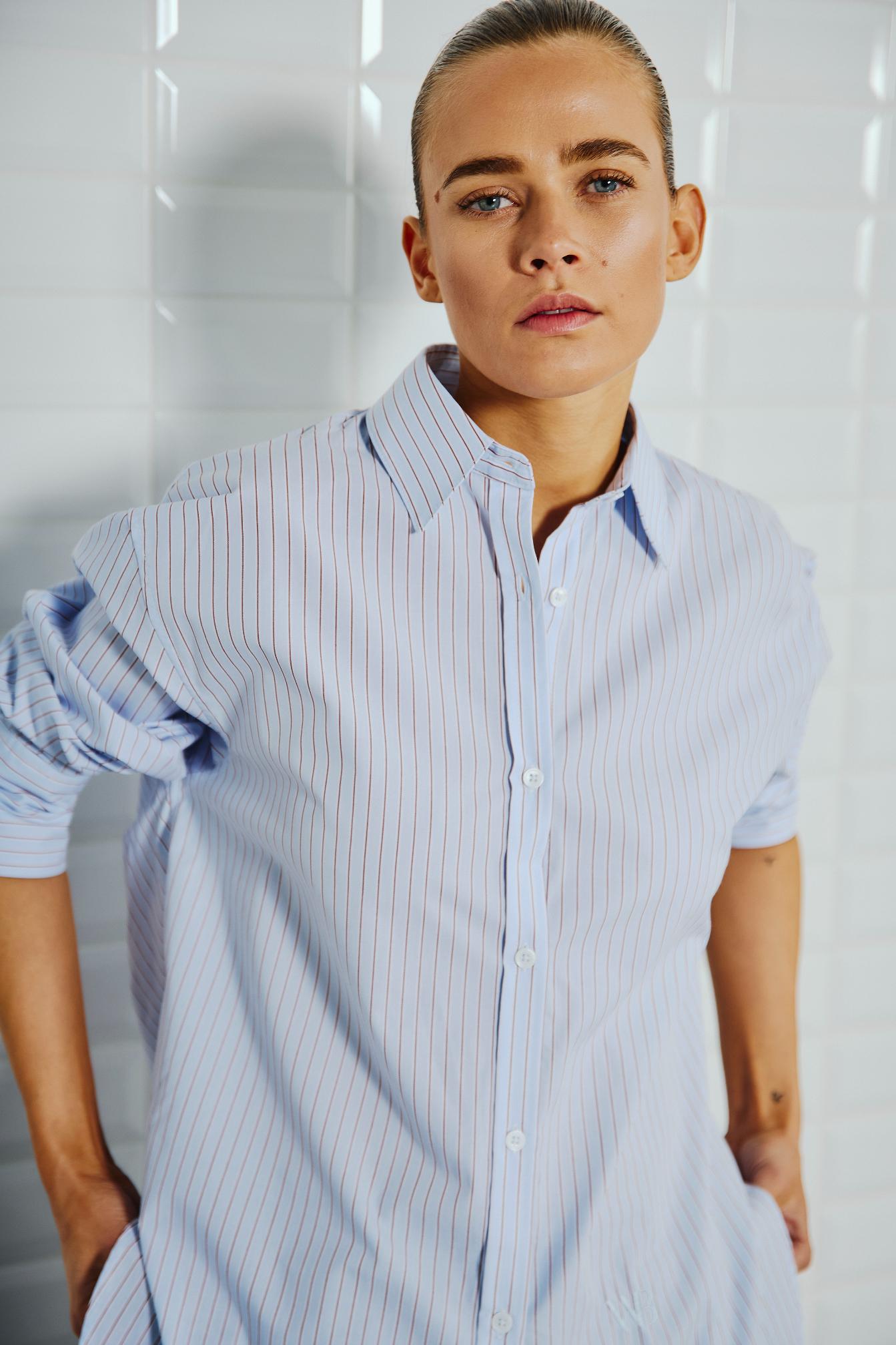 152218 | WithBlack - Noa Stribet