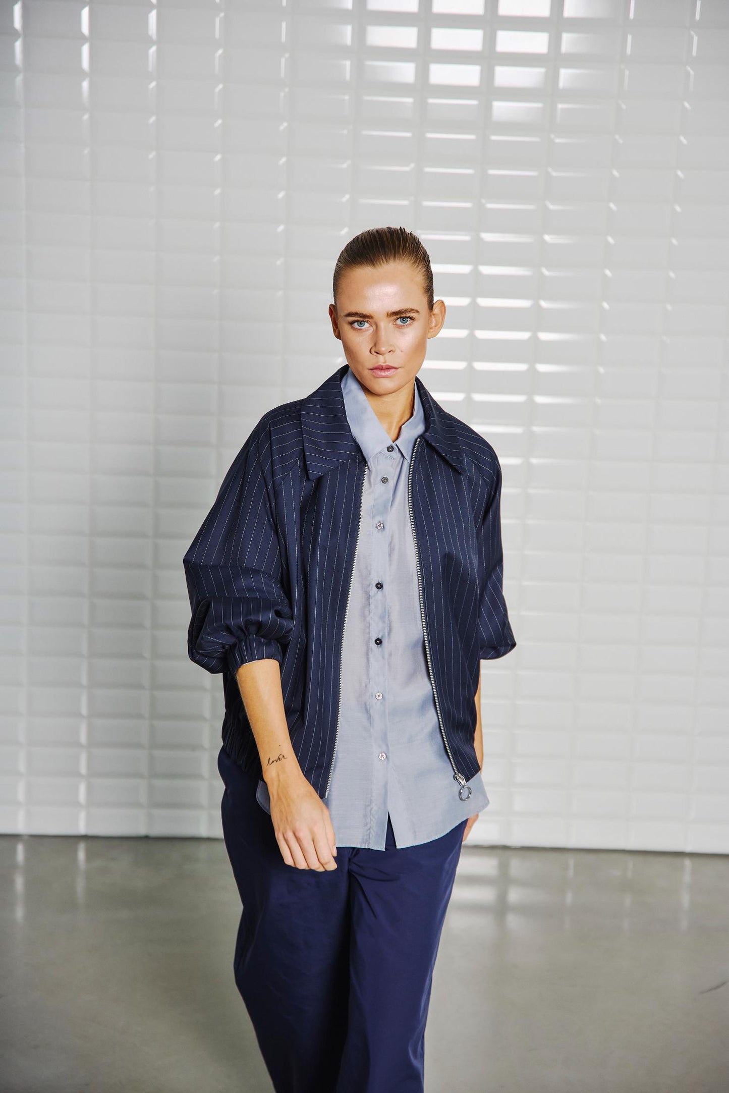 152211 | WithBlack - Valentina Marine