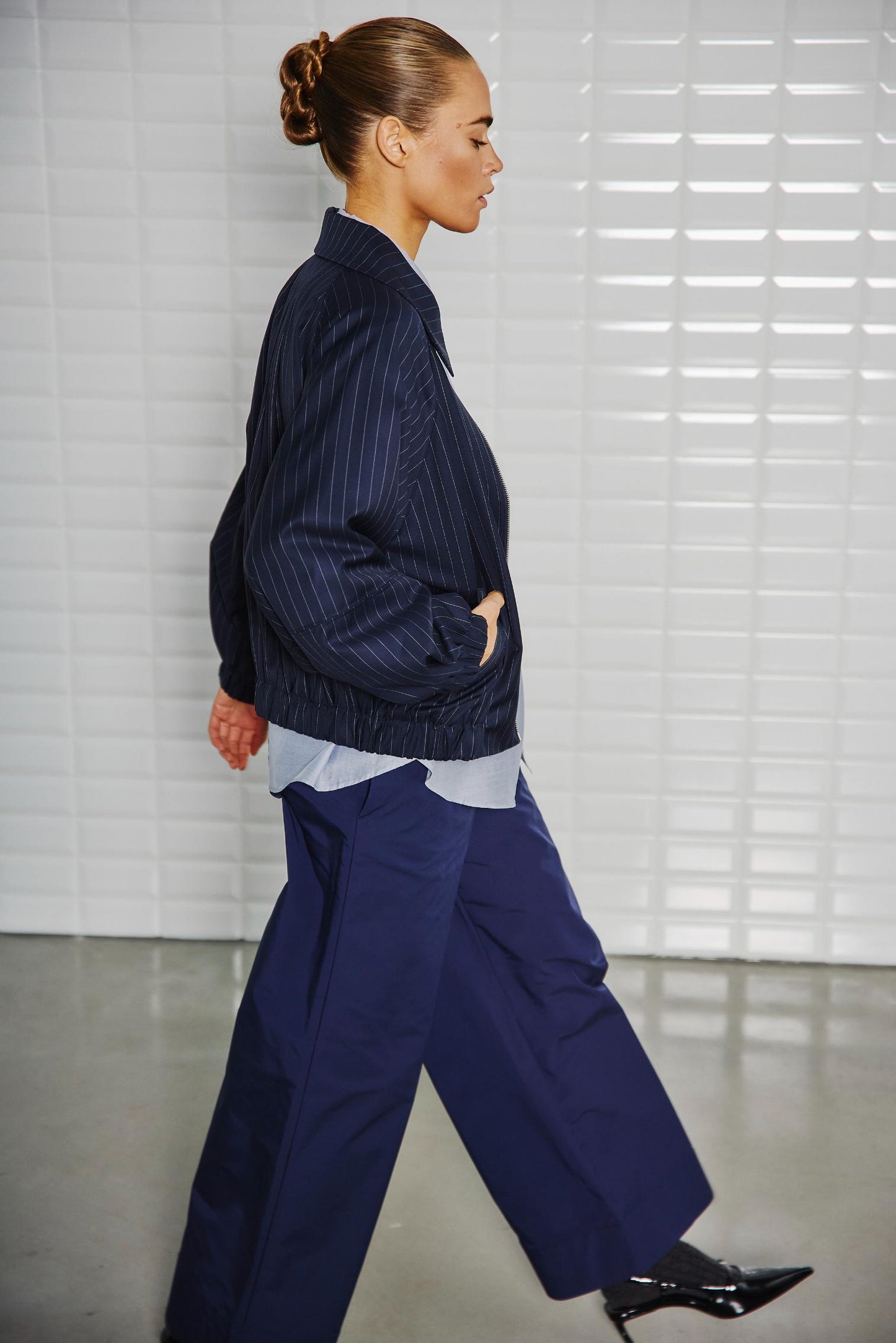 152211 | WithBlack - Valentina Marine