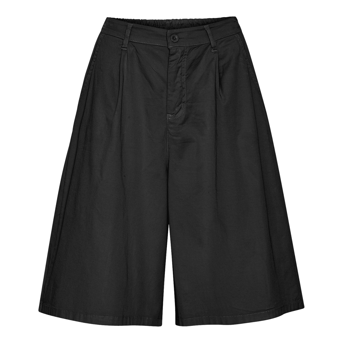 Sorte Saga-bomuldsshorts med brede ben fra Amaze Cph, med læg, knap- og lynlåslukning.