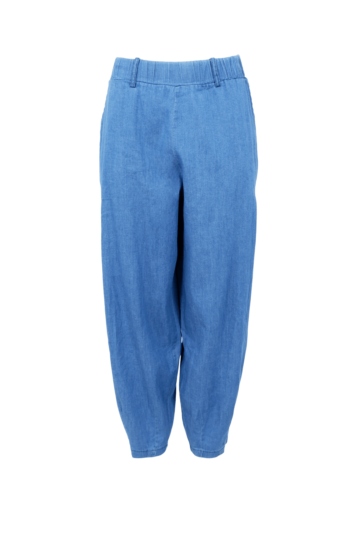 Black Colour Hermione Denim: sorte, løse jeans med elastisk linning, ankellange, vist på hvid baggrund.