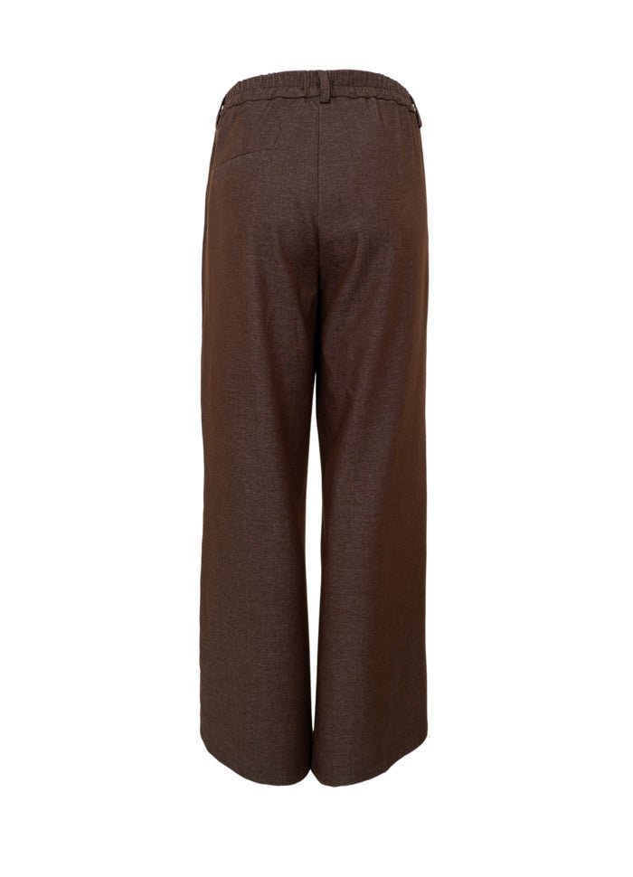Moore Box Kaffe – brune bukser med brede ben fra Black Colour, med elastisk talje og kasseformet pasform, vist set bagfra.