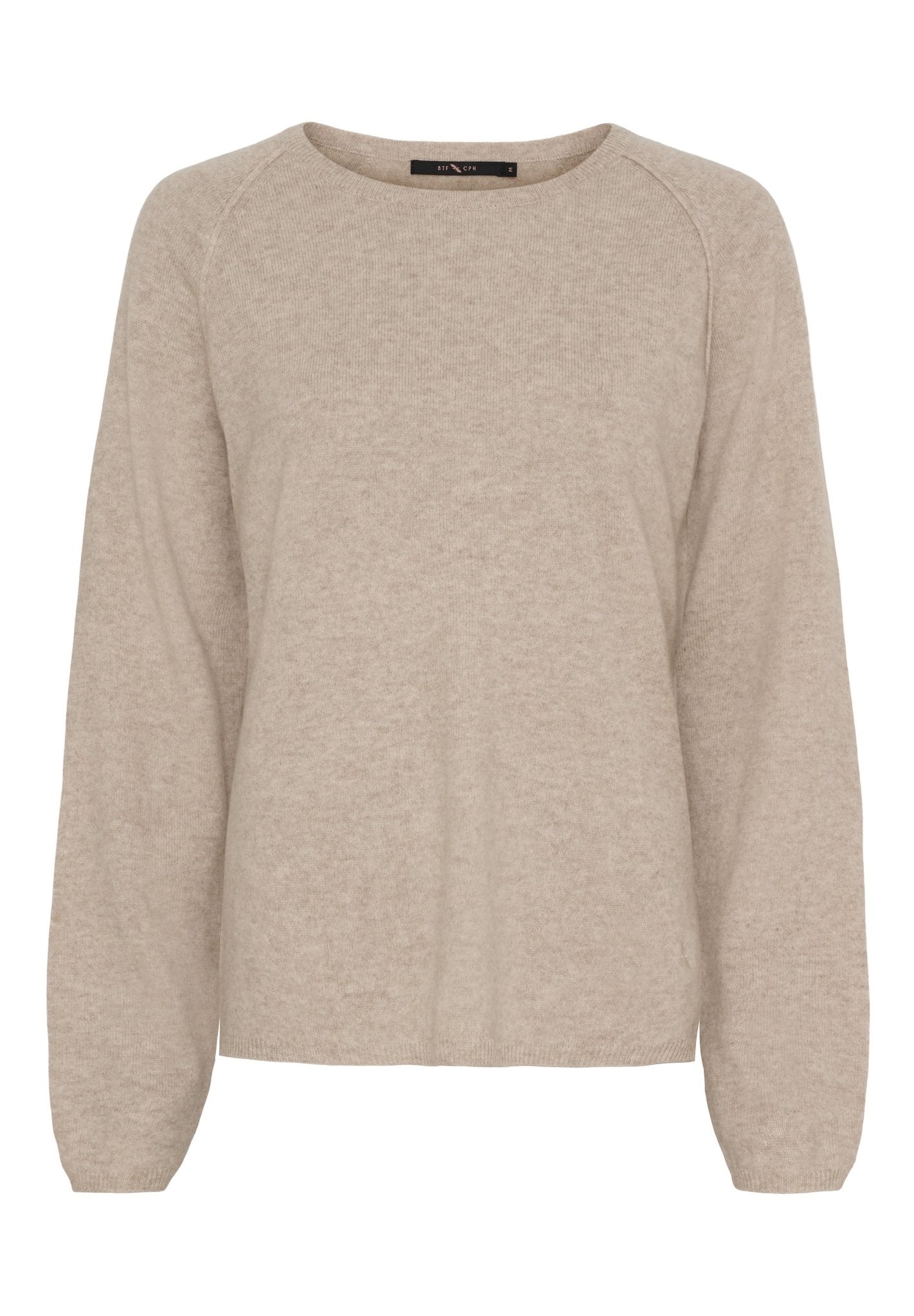 BTF CPH 152412 | Cashmere-trøje i farven Sand: Beige langærmet trøje med rund hals, vist på hvid baggrund.
