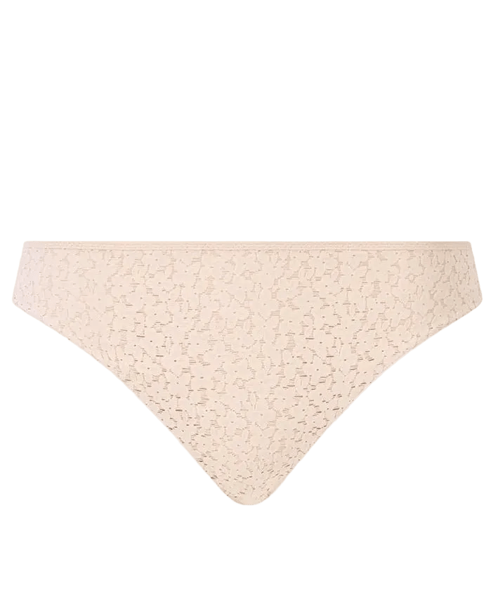 Chantelle EasyFeel Norah Golden Beige Pudder bikini-undertøj, set forfra på hvid baggrund.