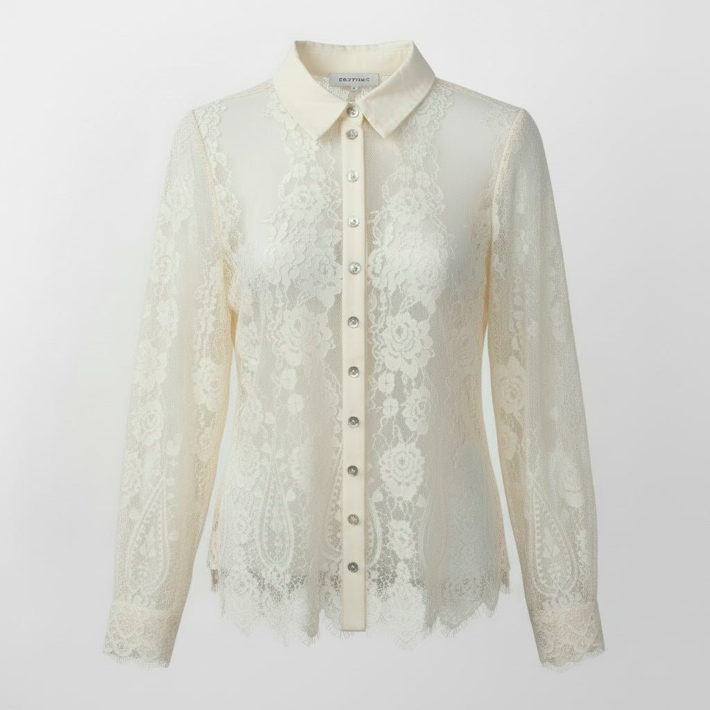 FORTSÆT 156204 Paloma Offwhite, gennemsigtig bluse i blonder med blomstermønster, spids krave og knapper foran.