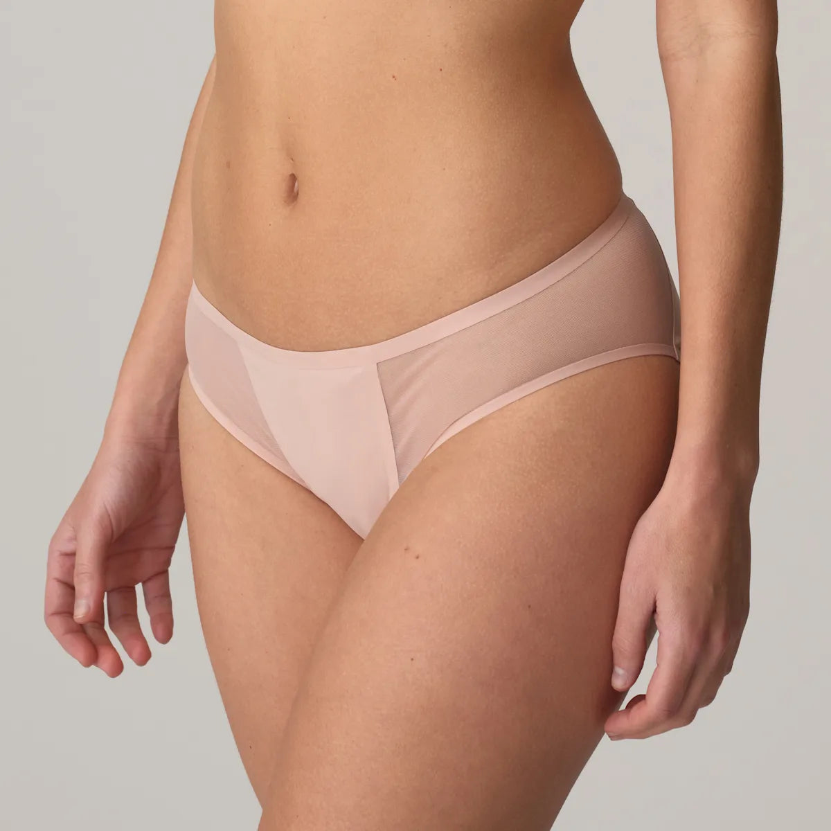 Marie Jo 156479 LOUIE Powder Rose – lyserøde bikinitrusser med lav talje og sidepaneler i mesh.