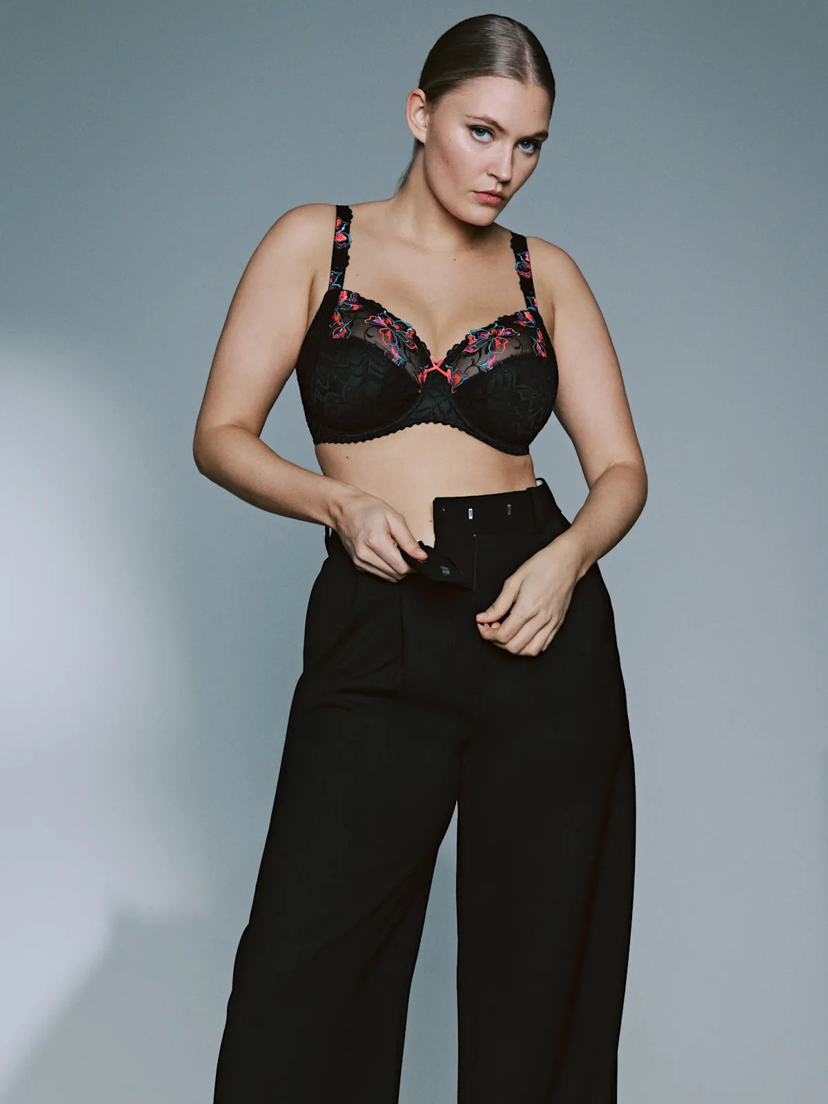 155803 | PrimaDonna - Miyara Floral Eclipse Sort mønstret