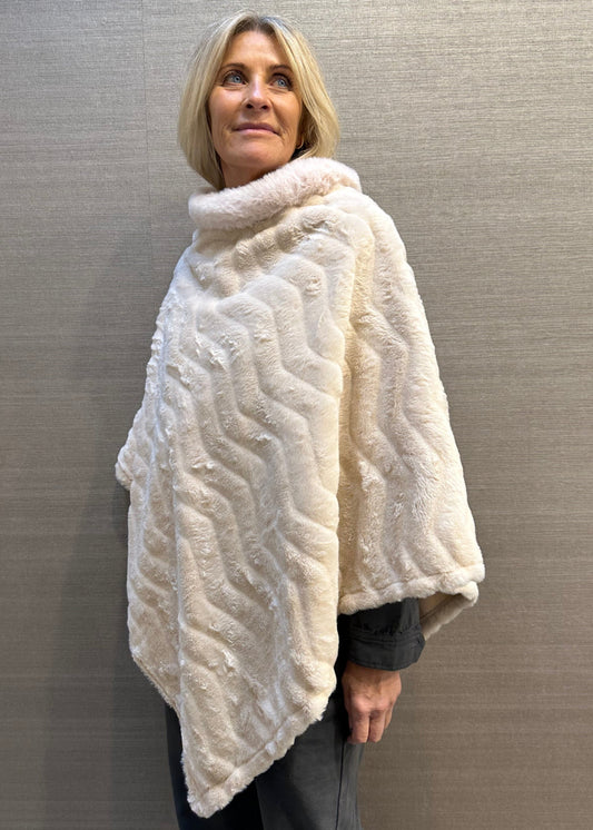 Poncho i Off white fra Bælte Kompagniet