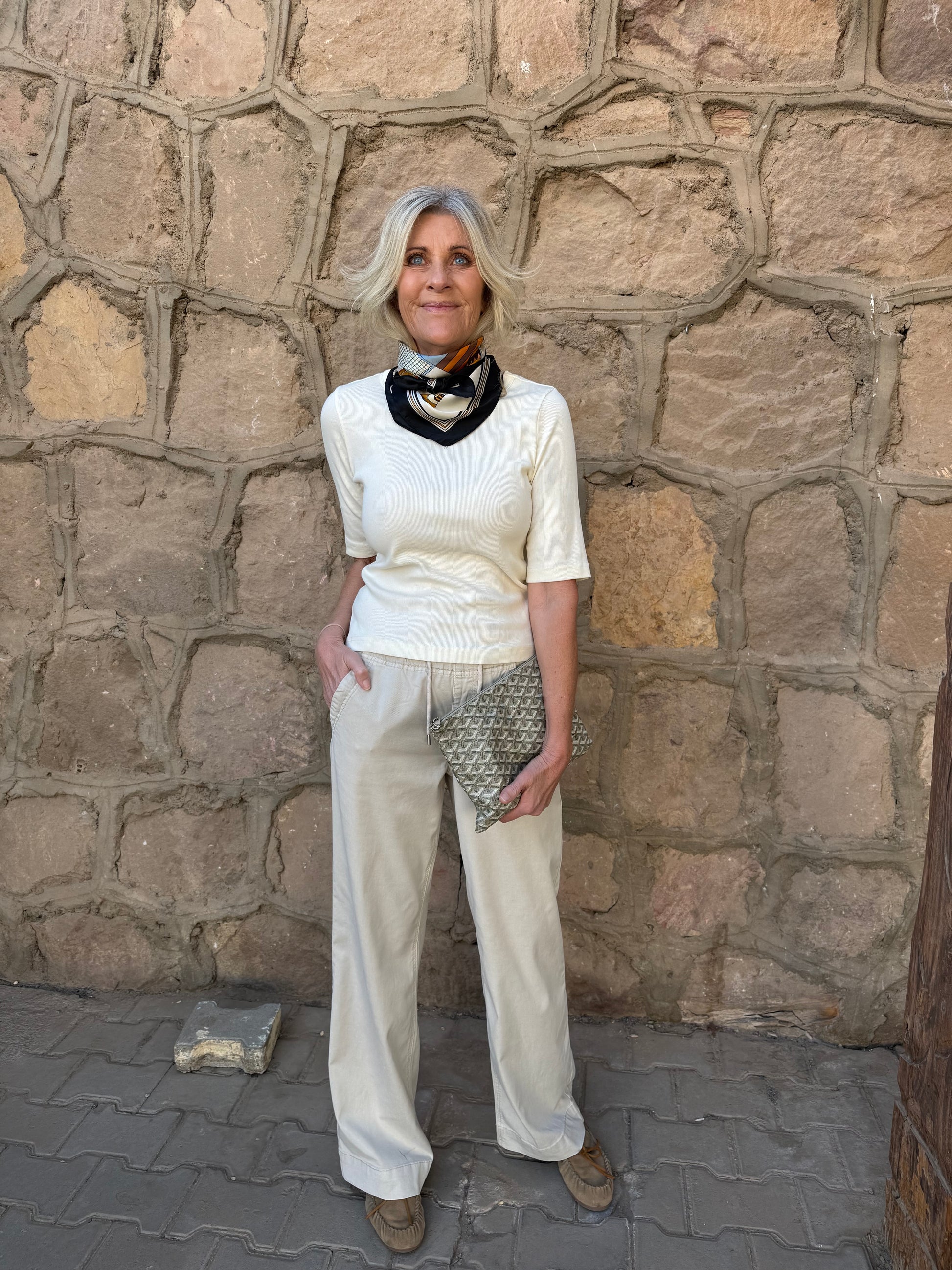 154040 | Red Button - Claudette L33 Beige