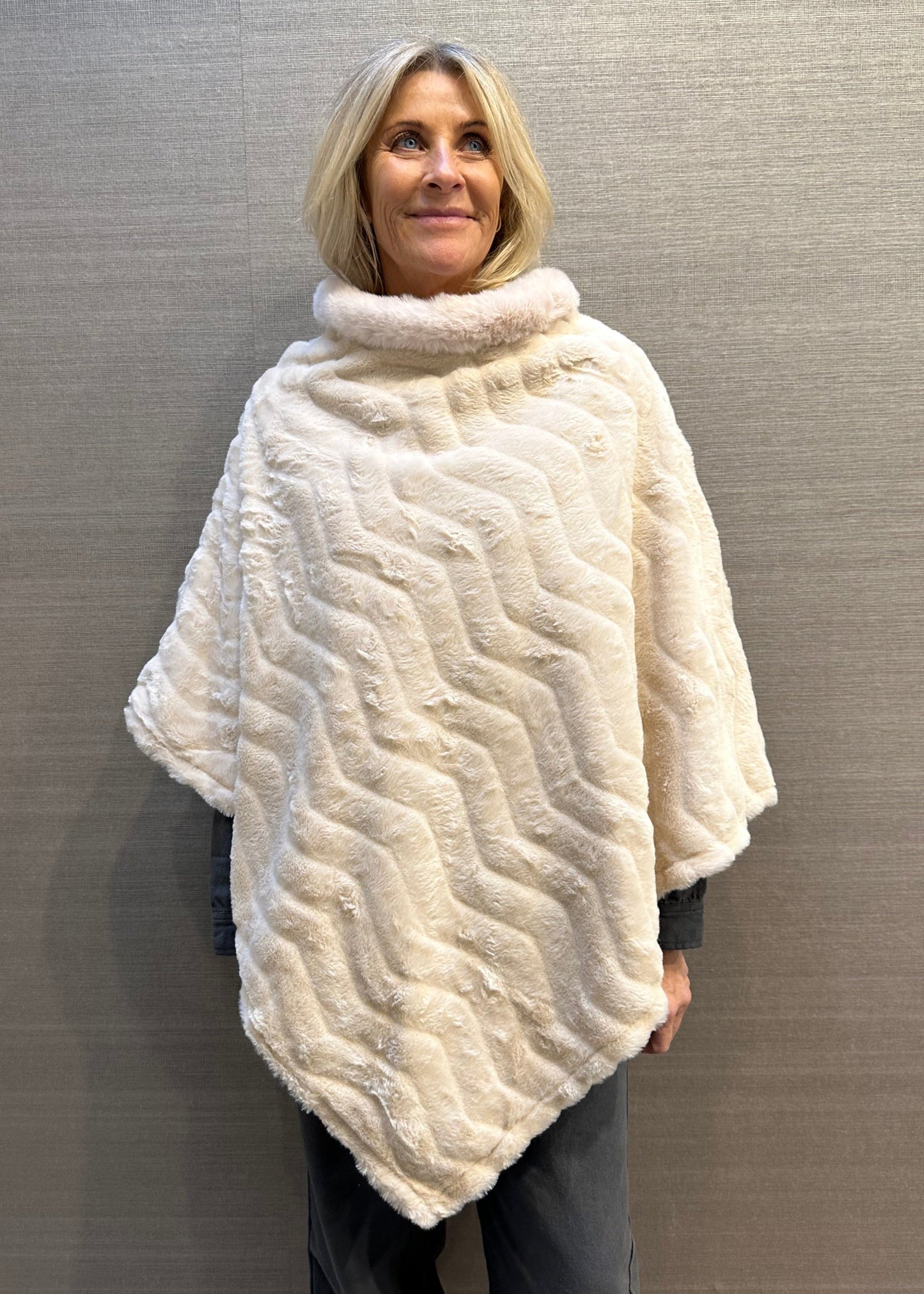 149528 | Bælte Kompagniet - Poncho Off white