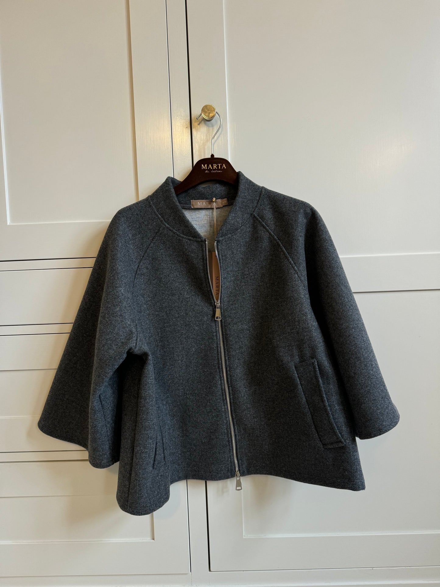 153337 | Marta du Château - Pia Mørkegrå