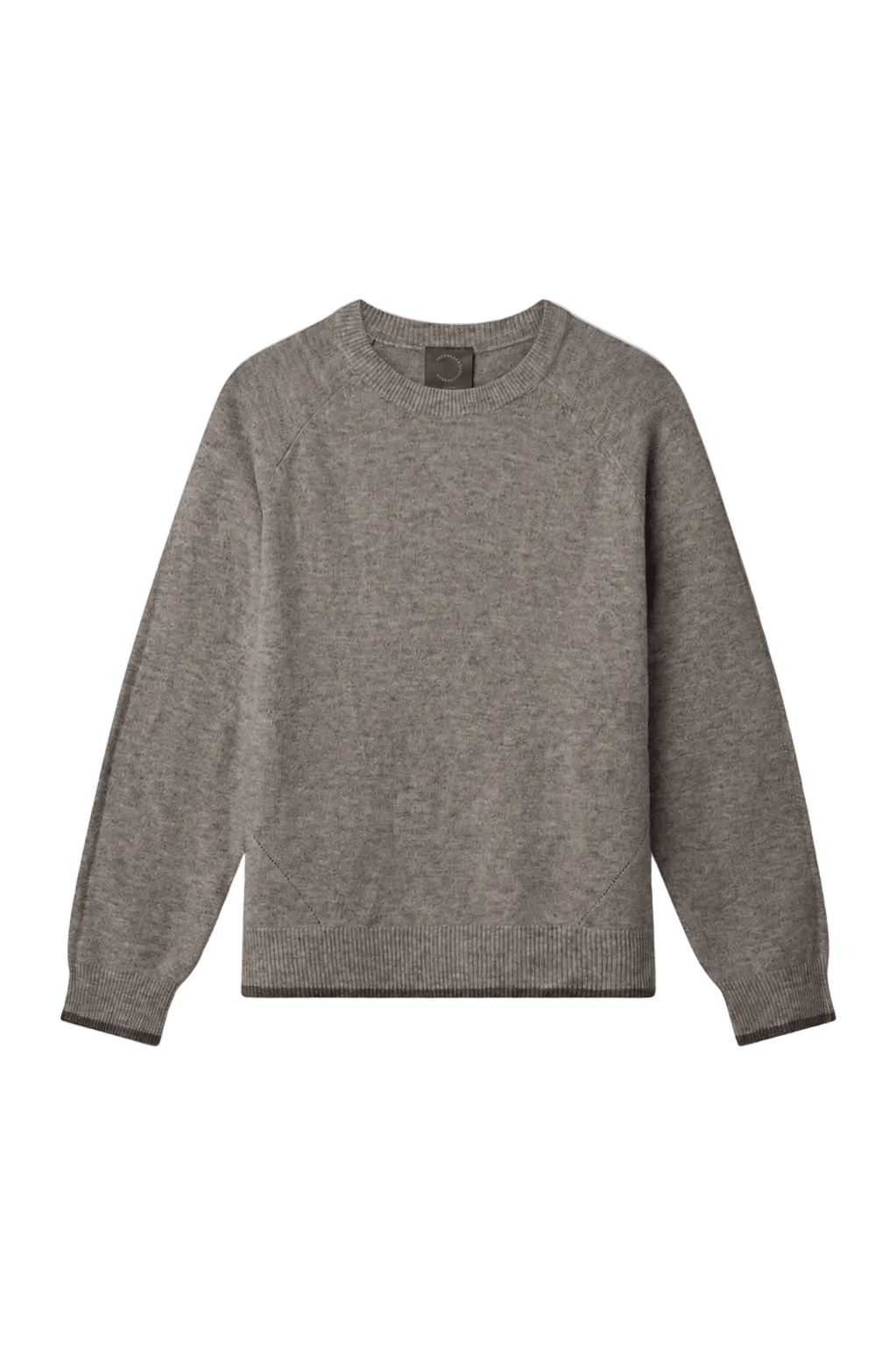 Kopenhaken Carla – ensfarvet mørkebrun sweater med ribkant ved håndled, nederst og ved kraven på hvid baggrund.