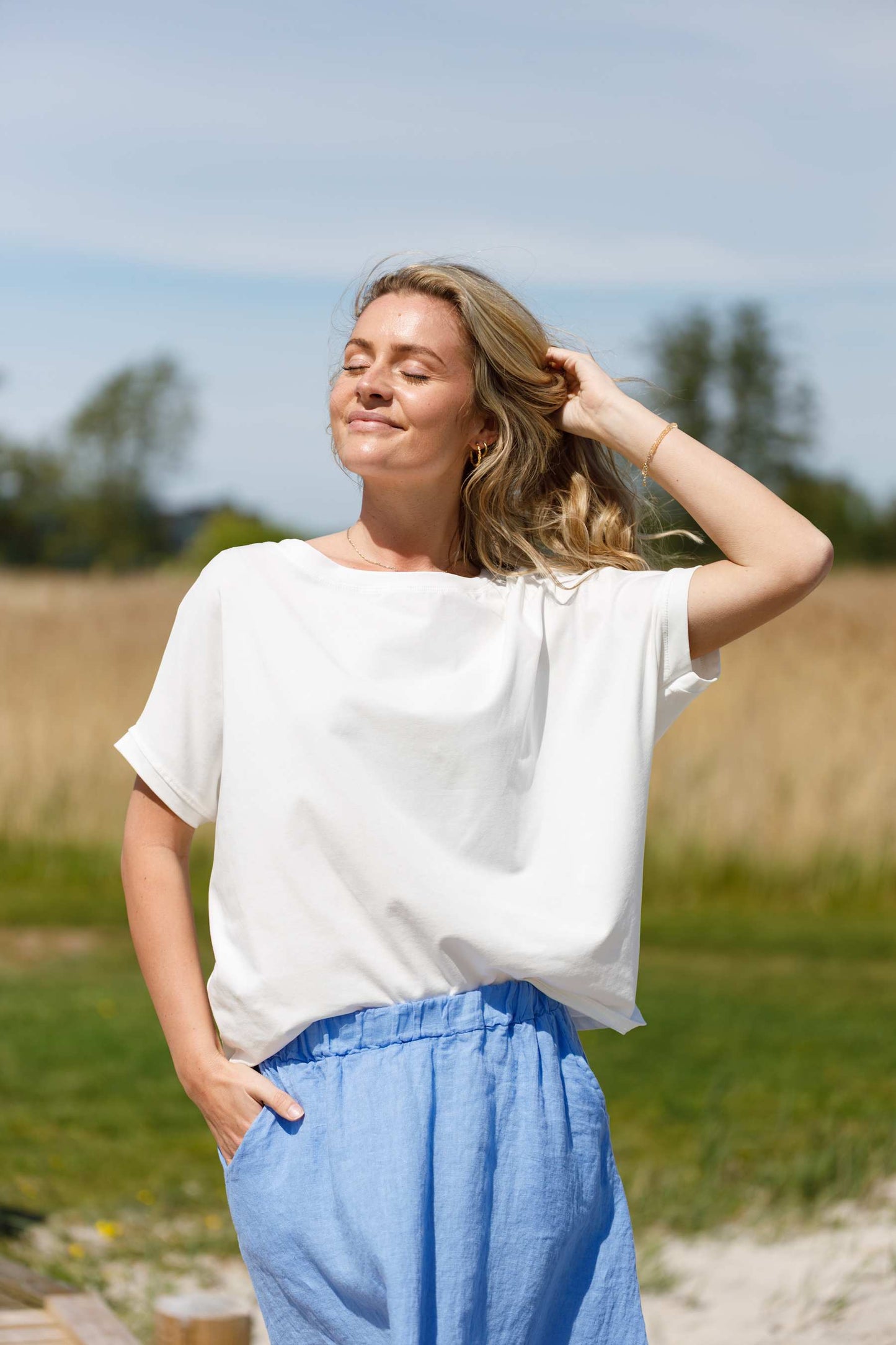 152197 | Black Colour - May Off white