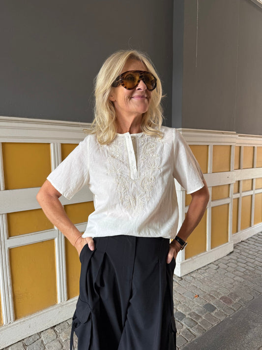  i Off white fra Luxzuz